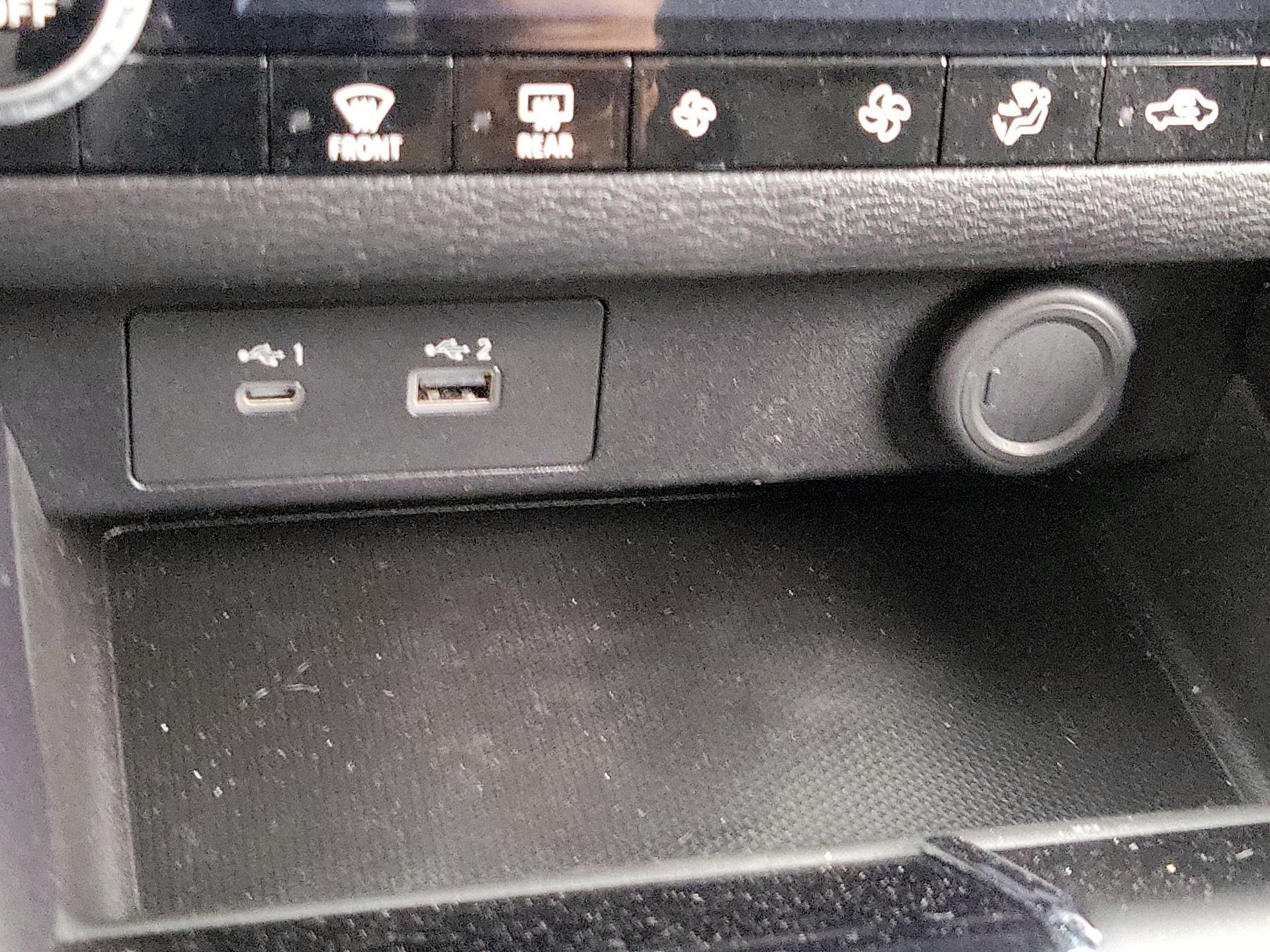 Thumbnail: 2022 Mitsubishi Outlander - 18