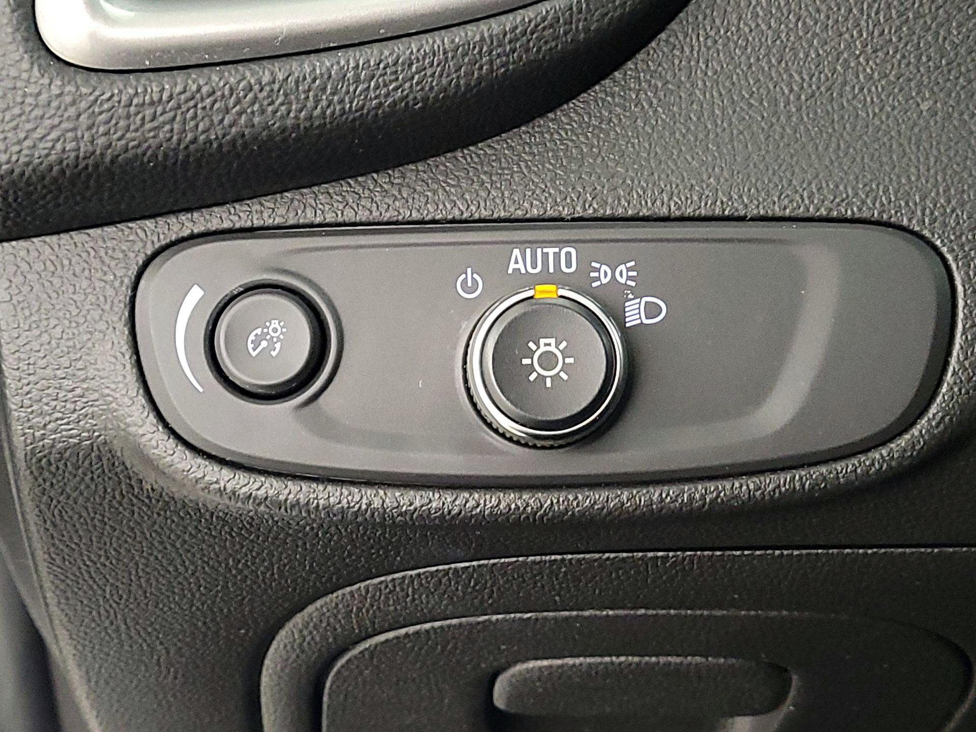 Thumbnail: 2018 Chevrolet Trax - 13