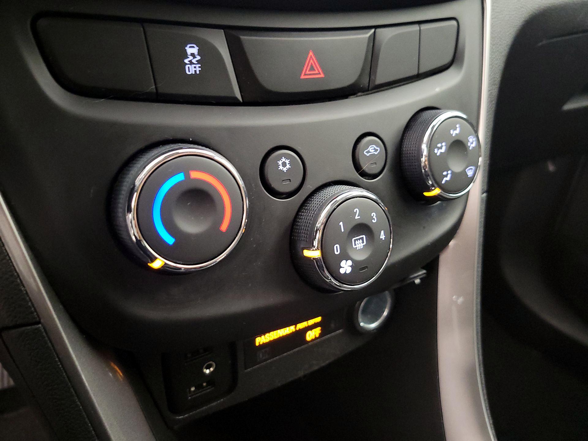 Thumbnail: 2018 Chevrolet Trax - 16