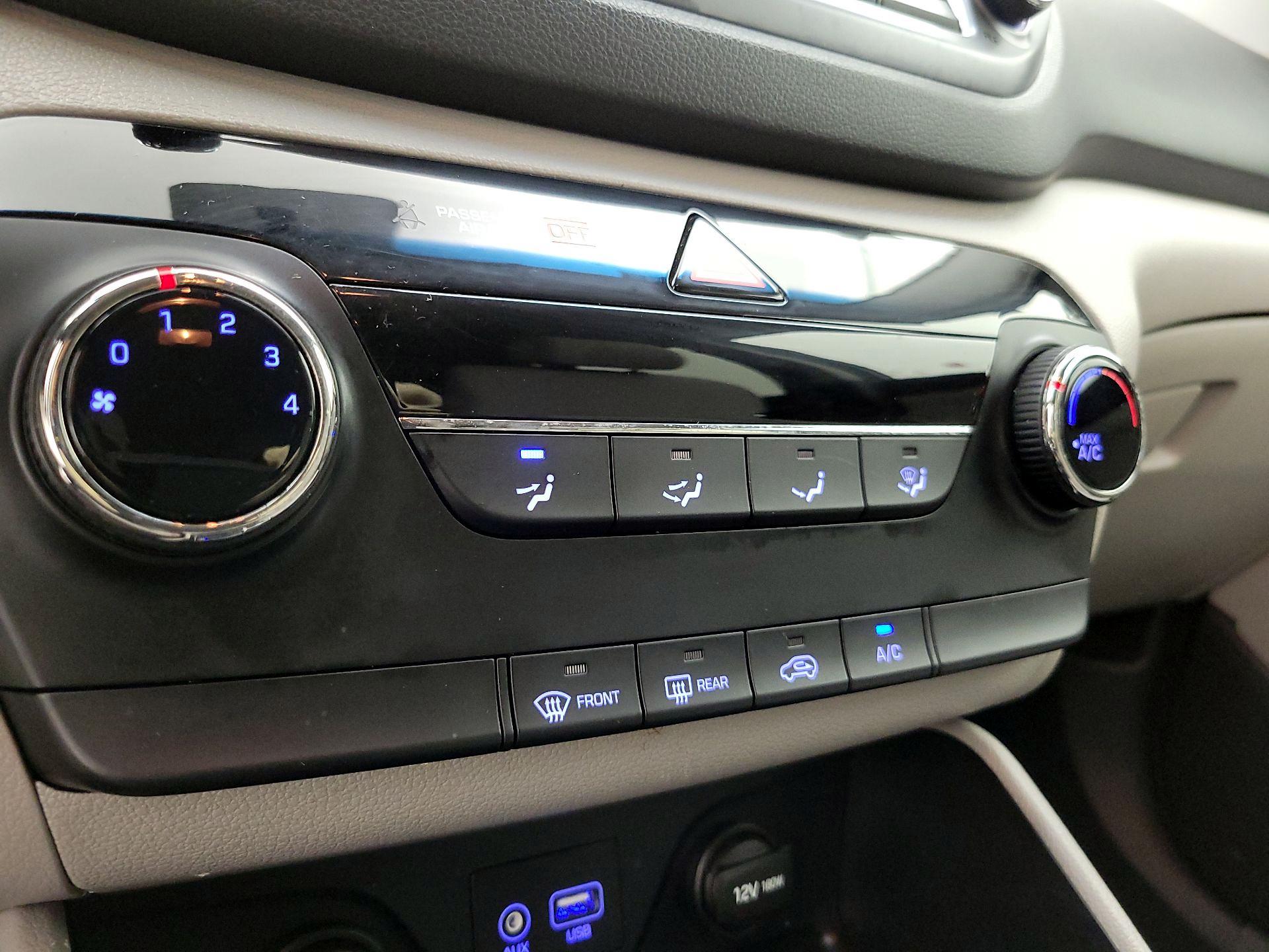 Thumbnail: 2016 Hyundai Tucson - 16