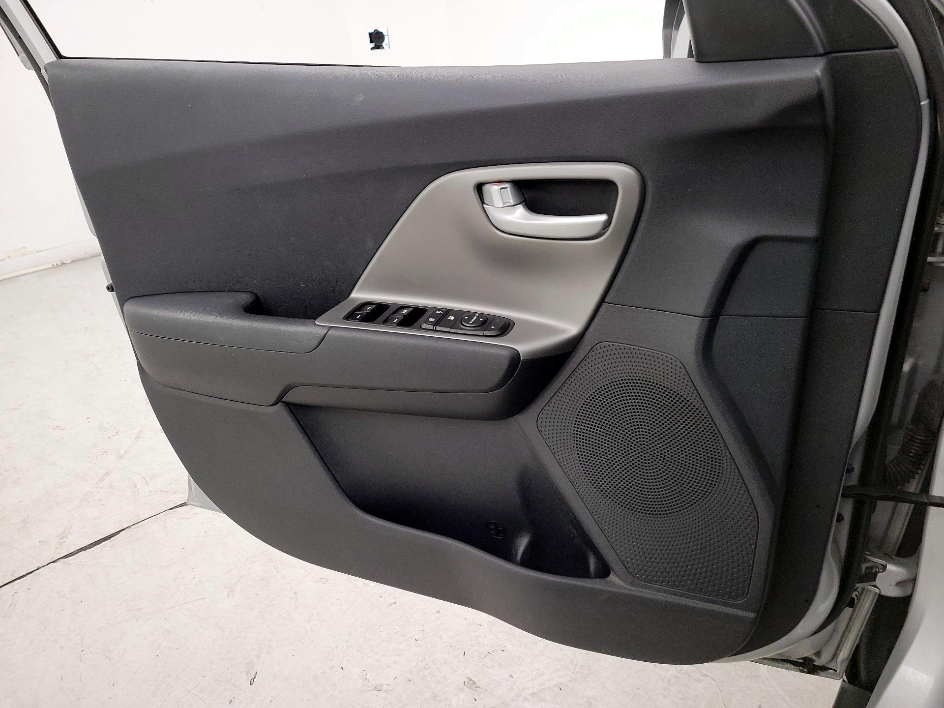 Thumbnail: 2019 Kia Niro - 12