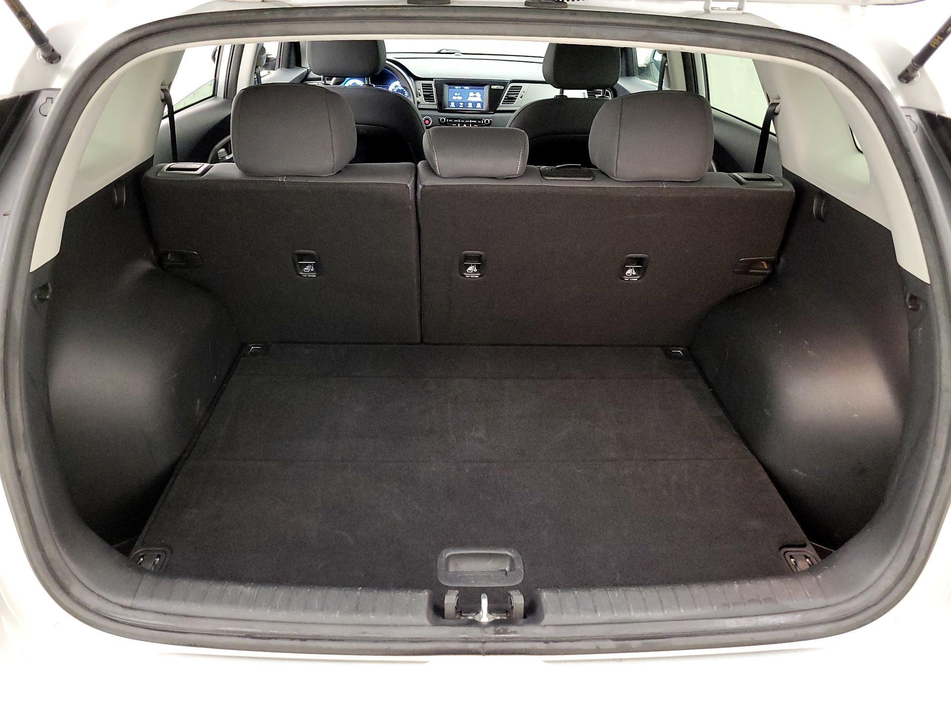 Thumbnail: 2019 Kia Niro - 18