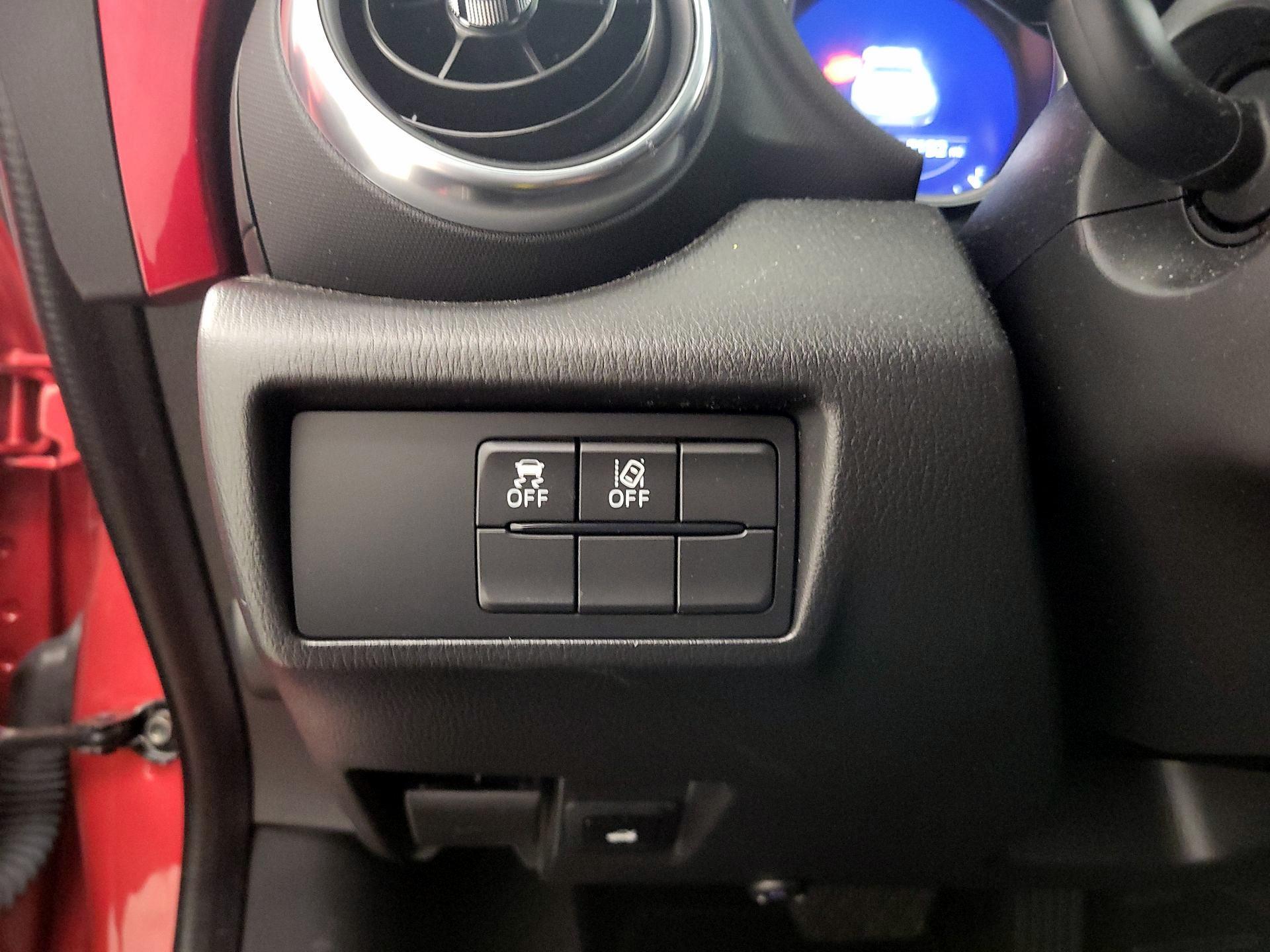 Thumbnail: 2021 Mazda MX-5 Miata - 13