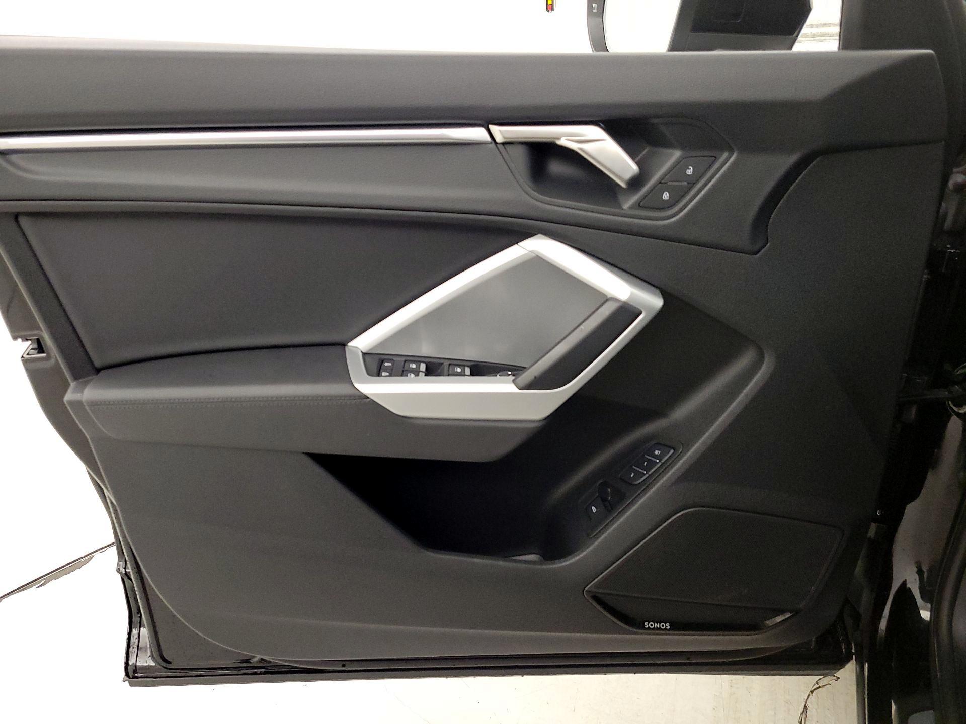 Thumbnail: 2025 Audi Q3 - 12