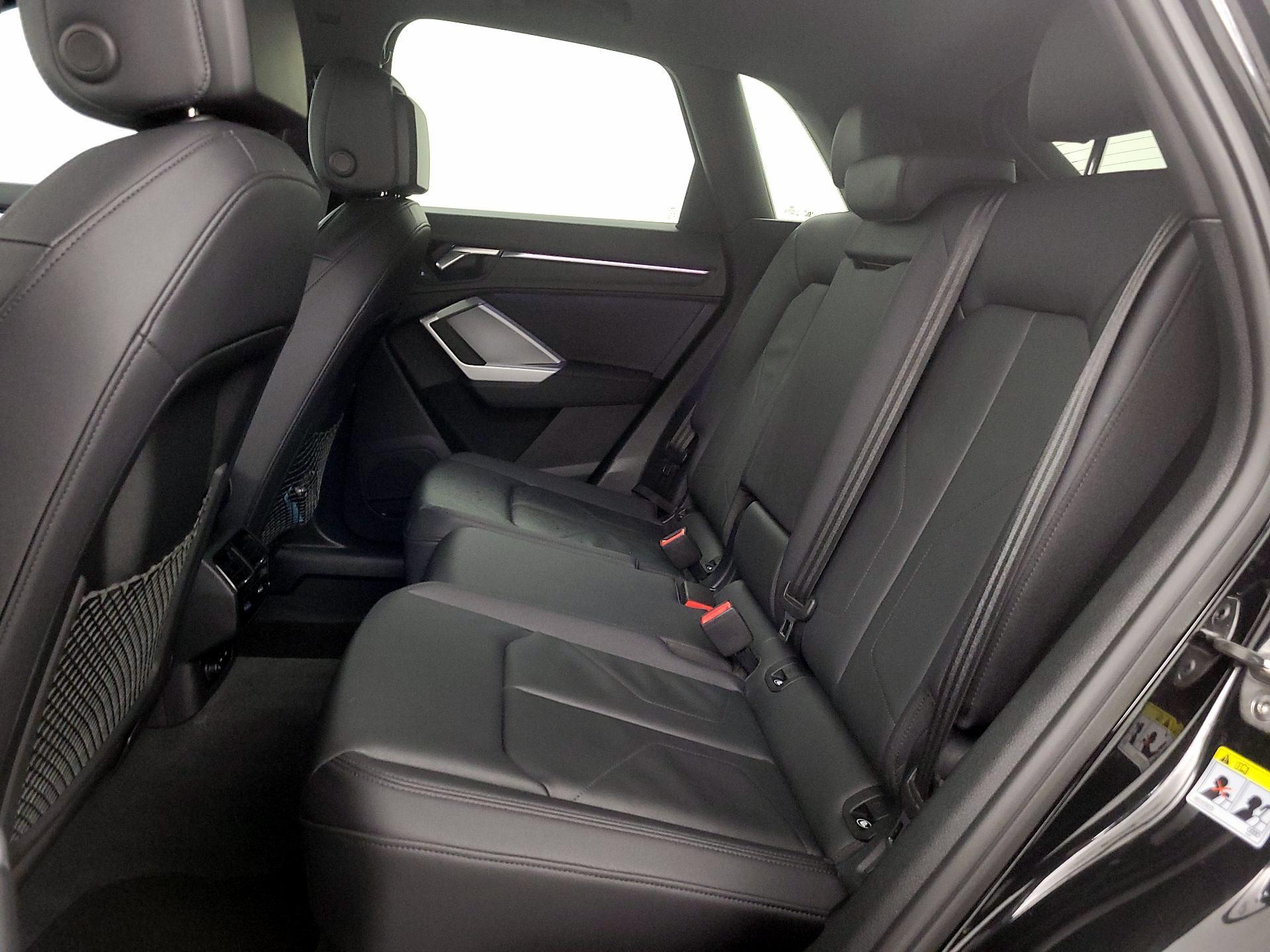 Thumbnail: 2025 Audi Q3 - 18