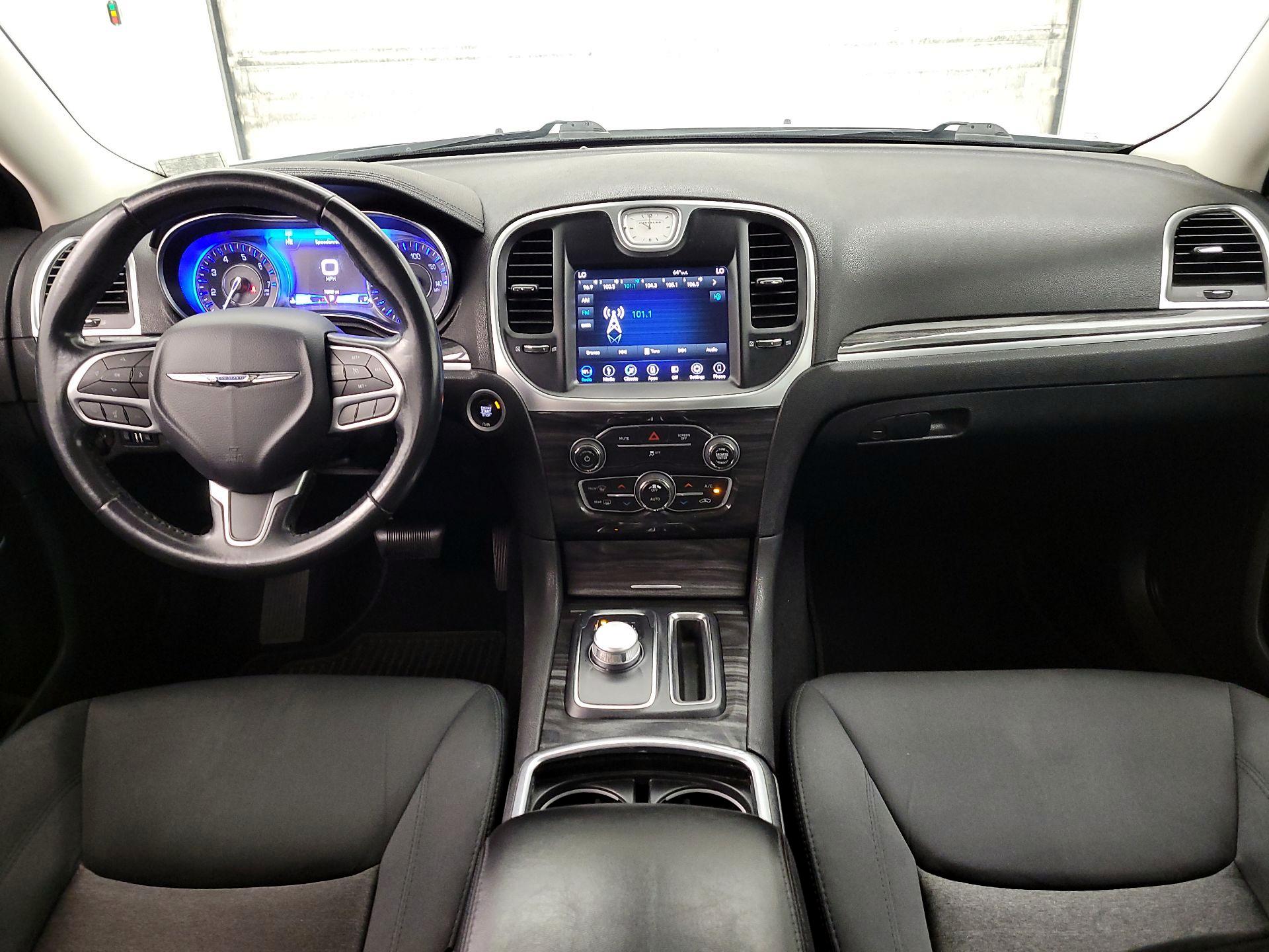 Thumbnail: 2019 Chrysler 300 - 9