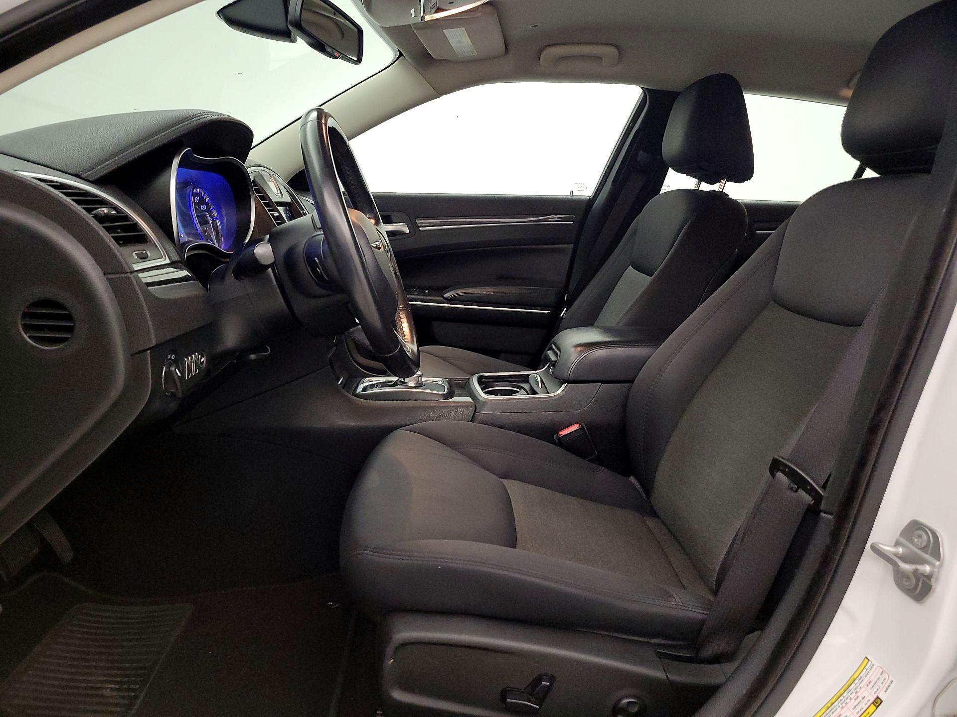 Thumbnail: 2019 Chrysler 300 - 11