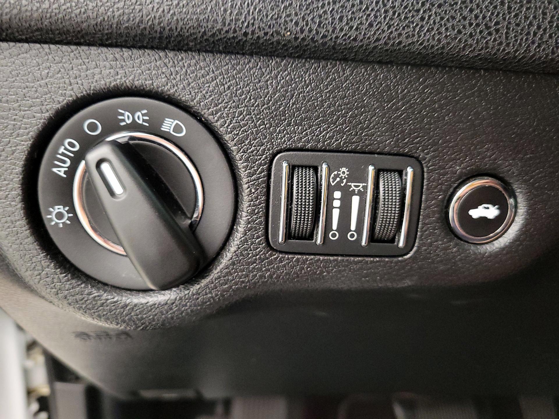 Thumbnail: 2019 Chrysler 300 - 13