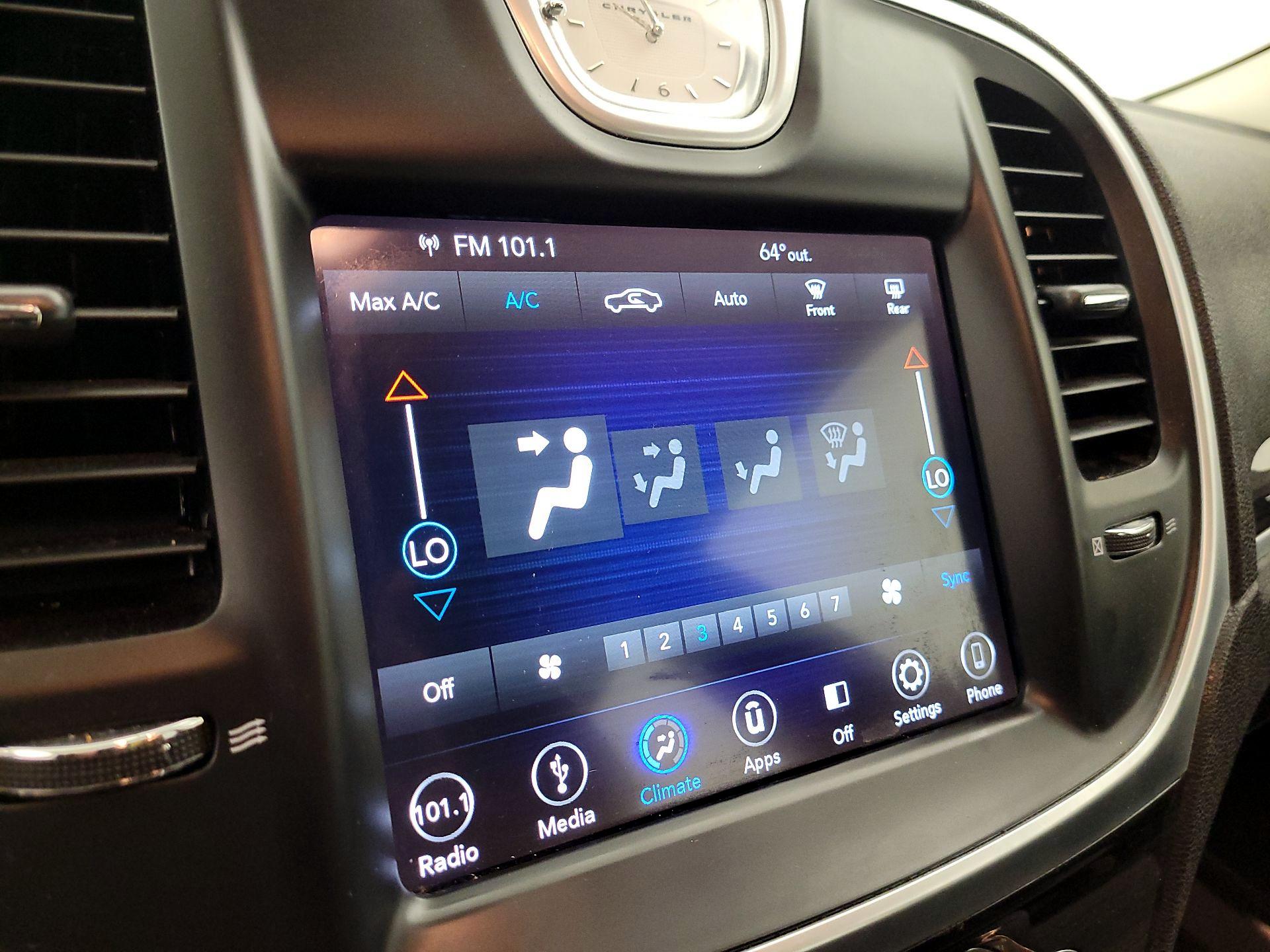 Thumbnail: 2019 Chrysler 300 - 16