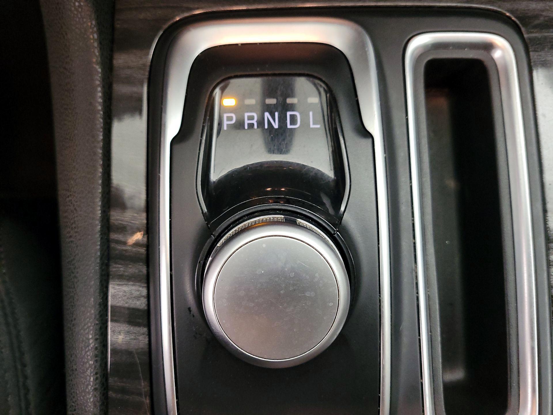 Thumbnail: 2019 Chrysler 300 - 17