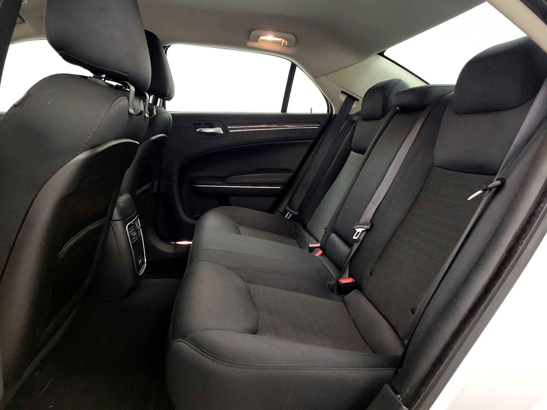 Thumbnail: 2019 Chrysler 300 - 18