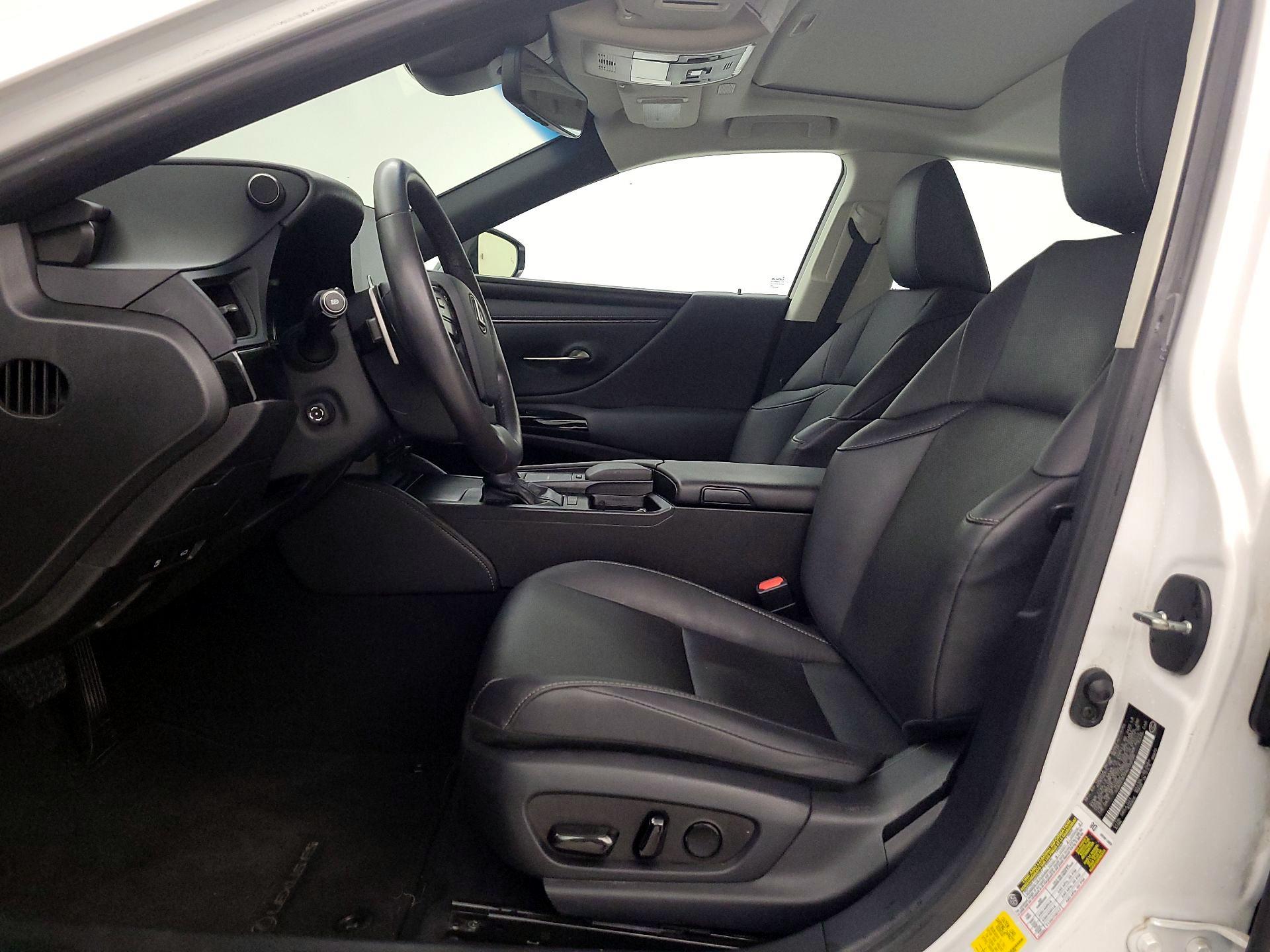 Thumbnail: 2022 Lexus ES - 11