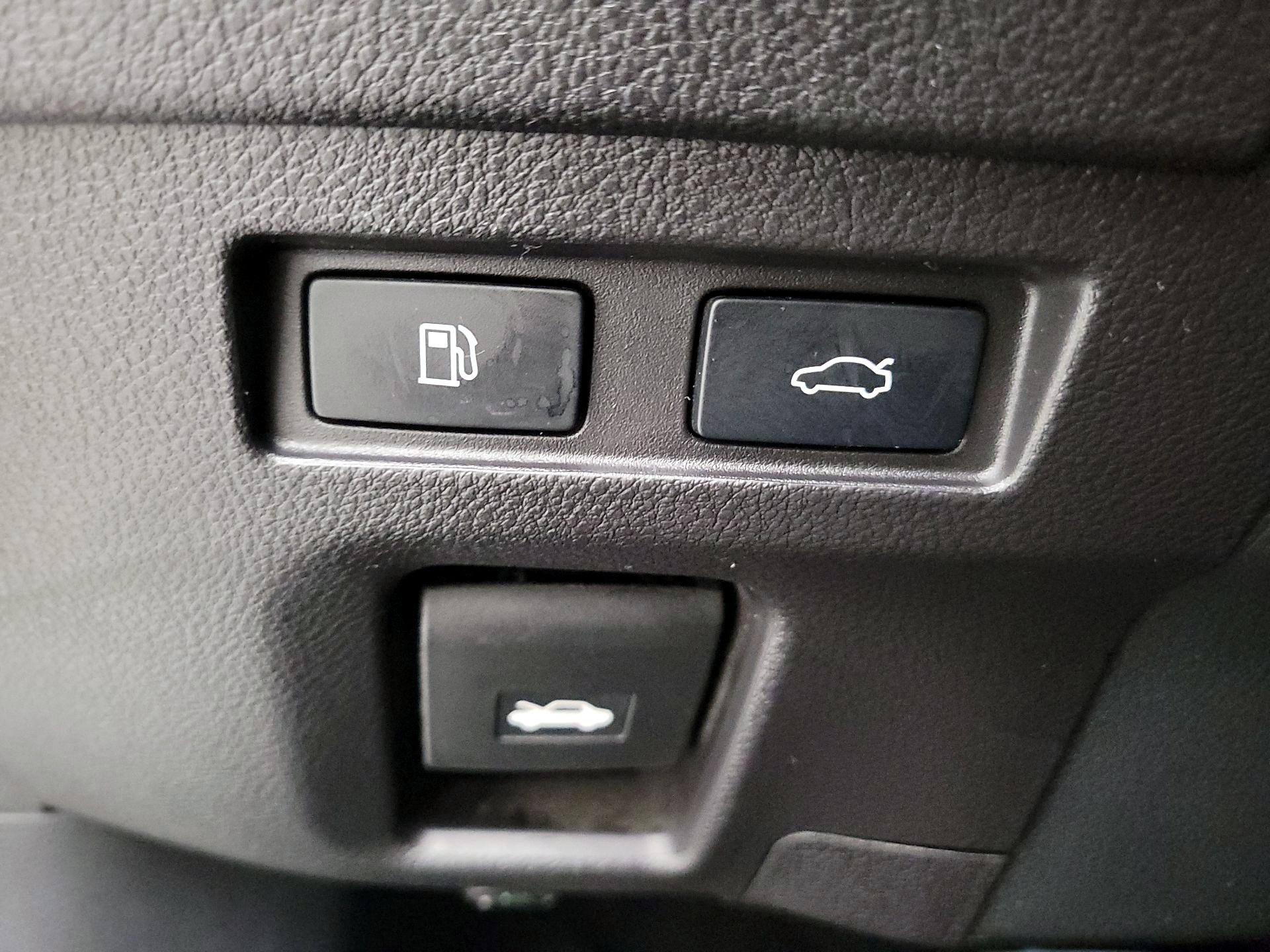 Thumbnail: 2022 Lexus ES - 13