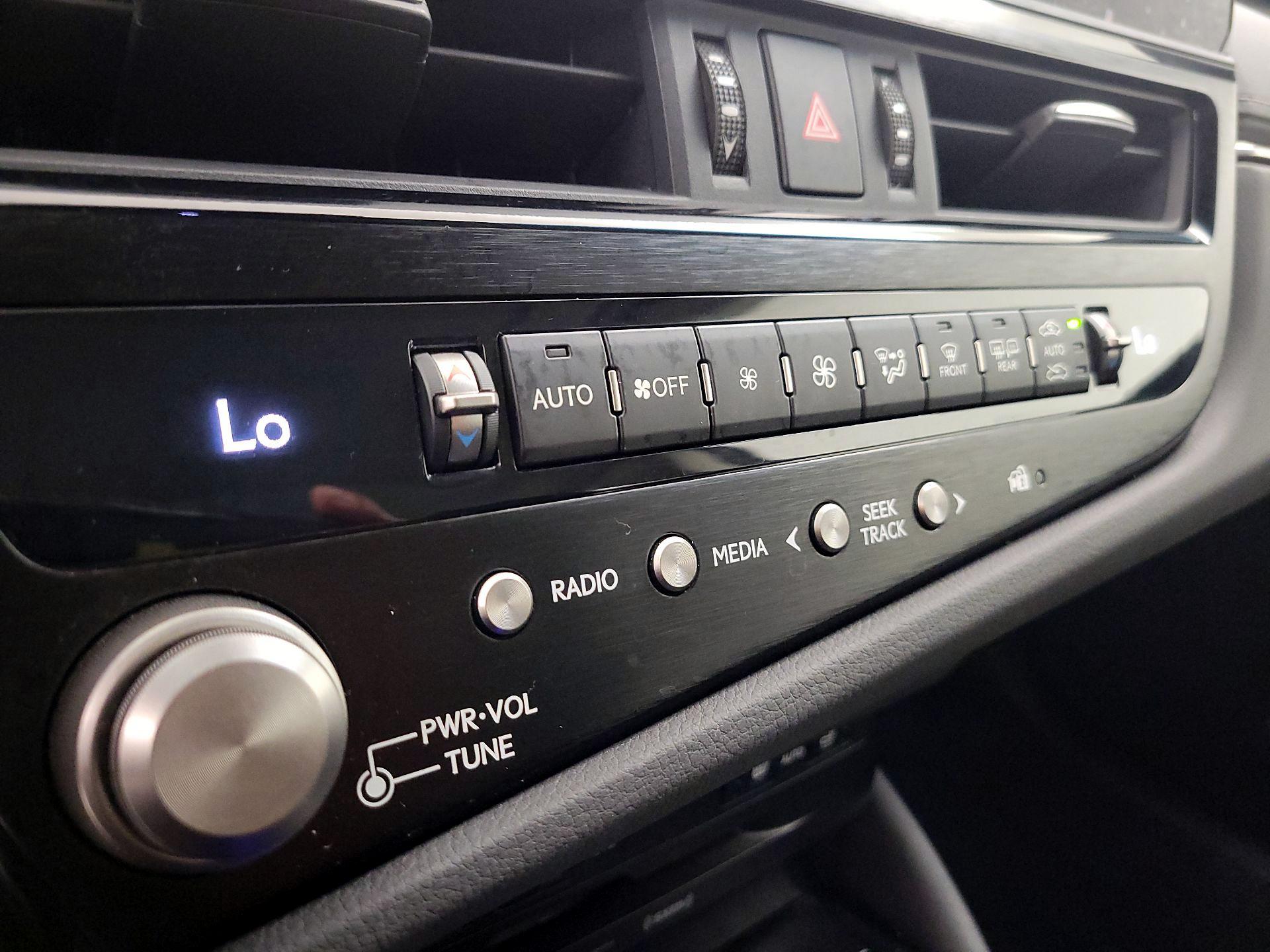 Thumbnail: 2022 Lexus ES - 16