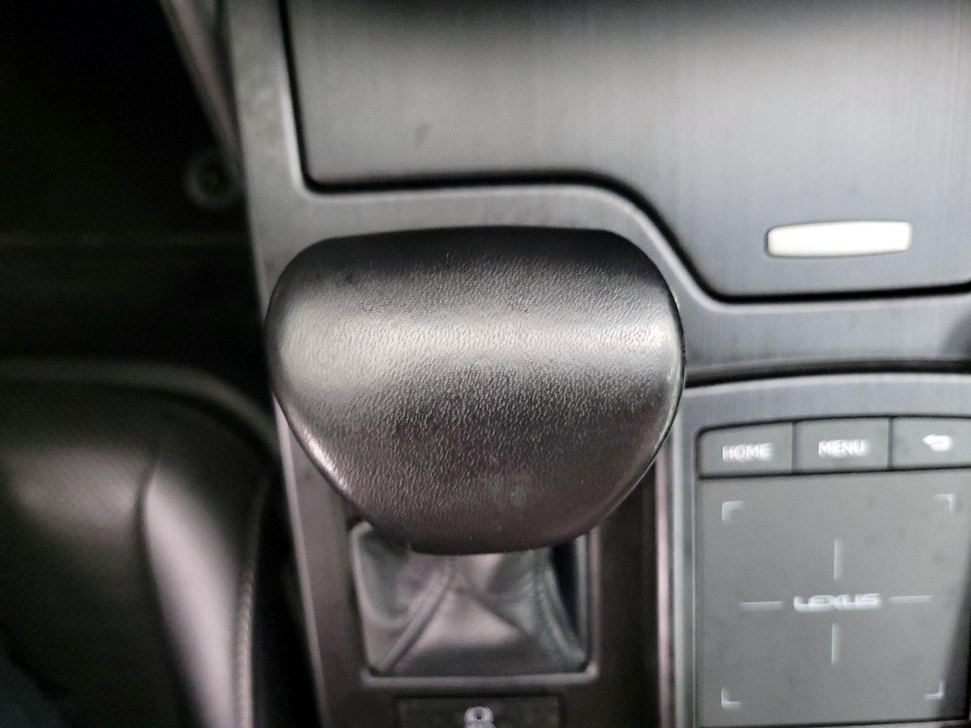 Thumbnail: 2022 Lexus ES - 17