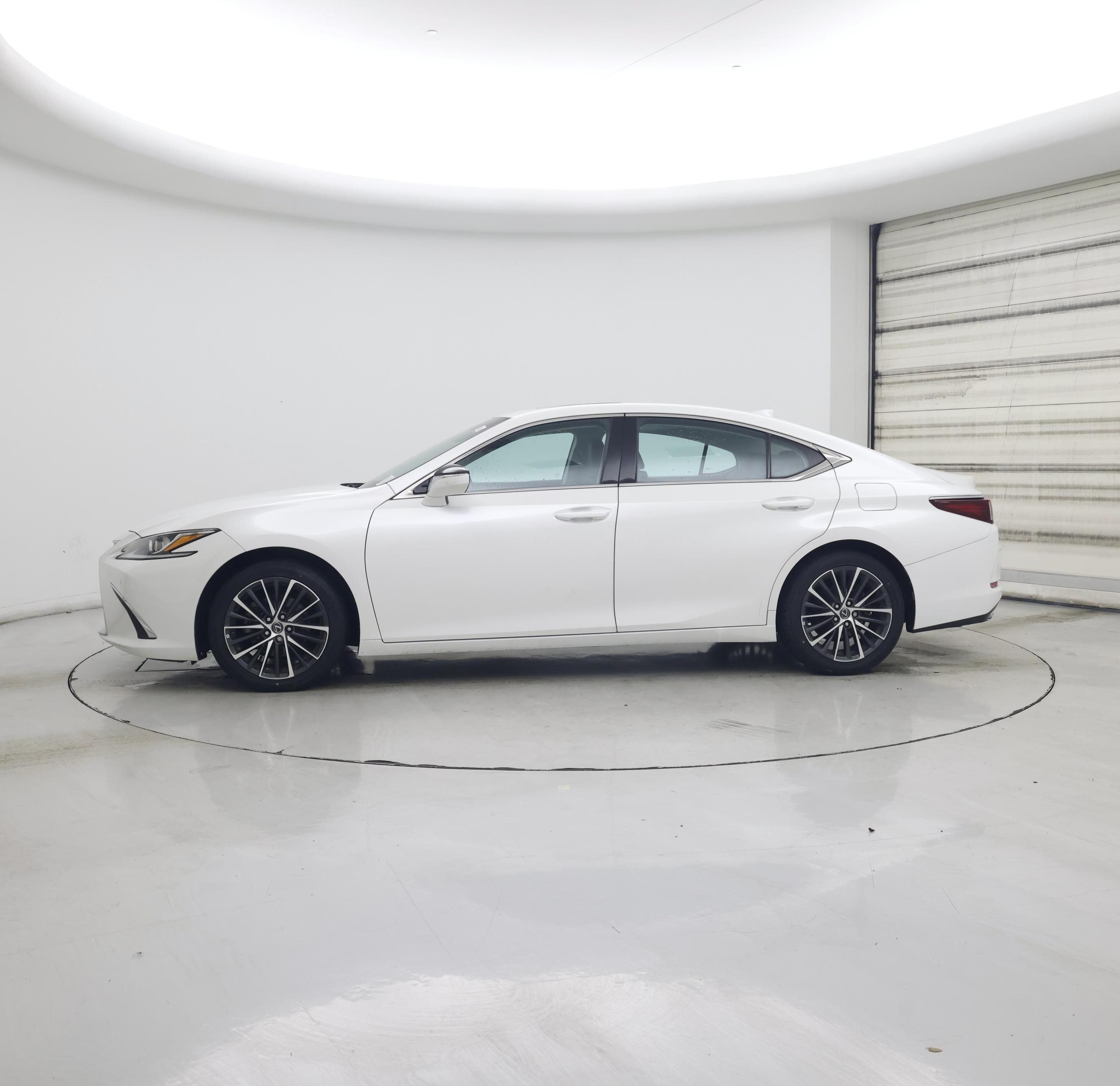 Thumbnail: 2022 Lexus ES - 3