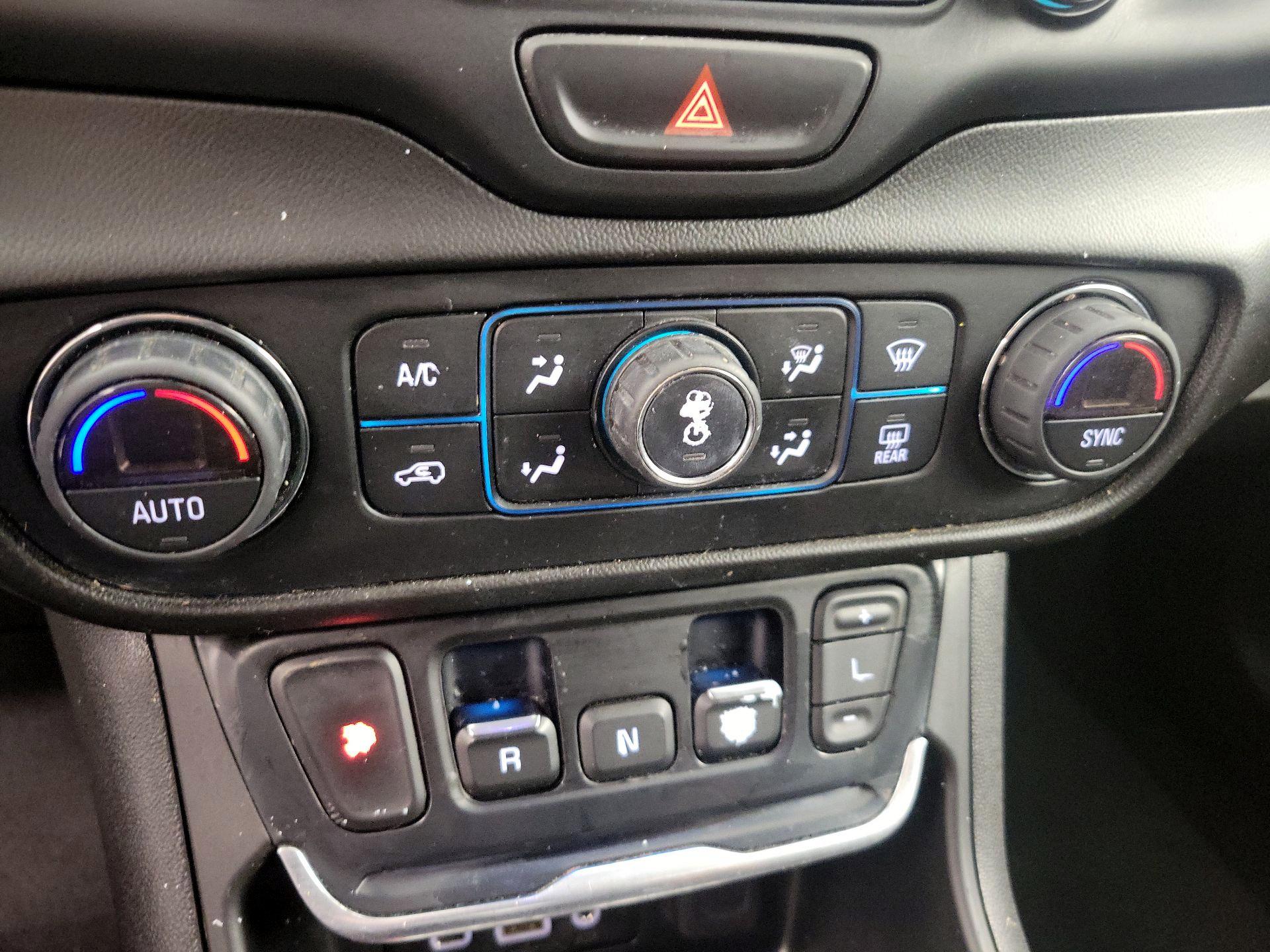 Thumbnail: 2020 GMC Terrain - 16