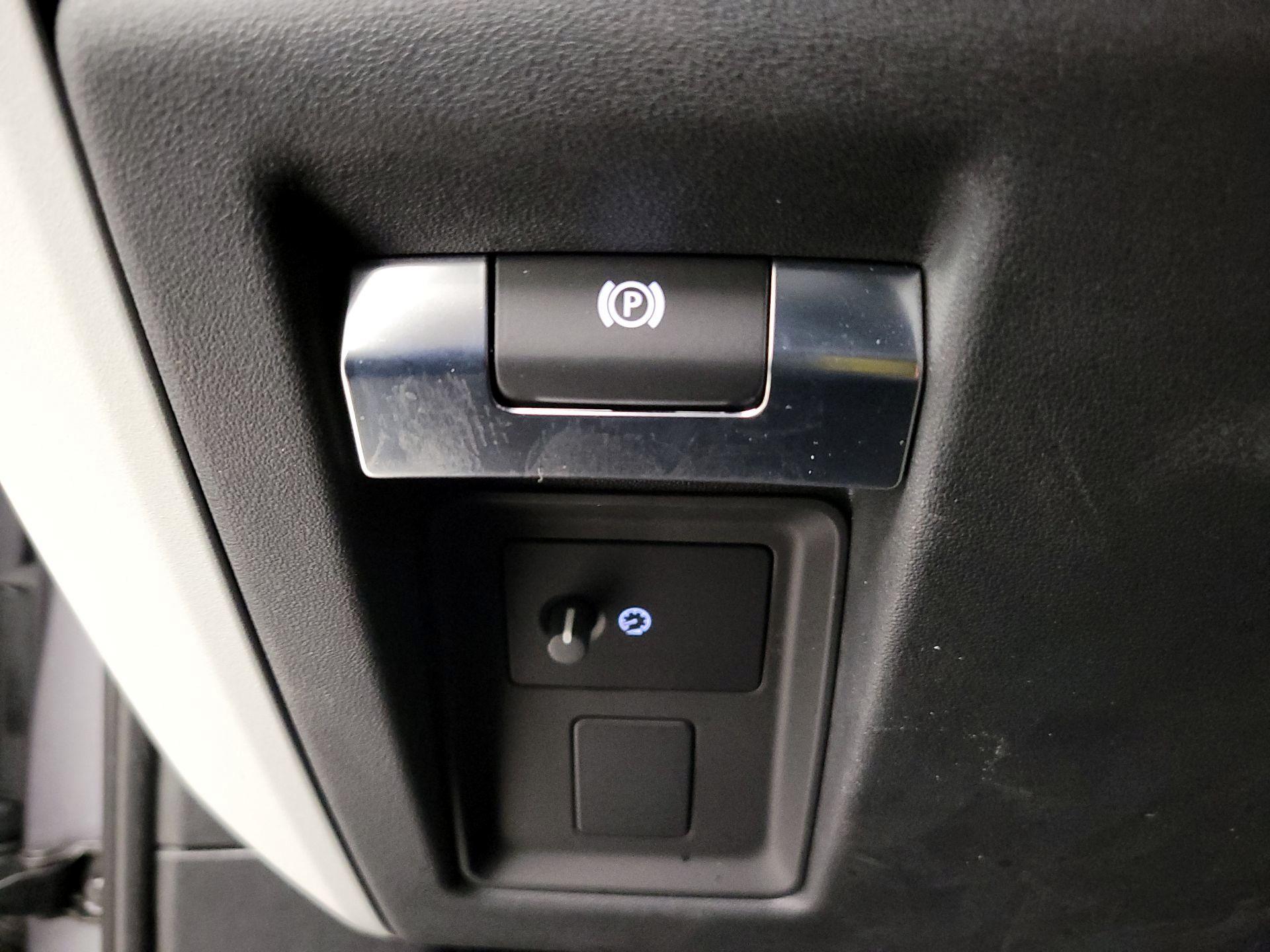 Thumbnail: 2023 Land Rover Defender - 13