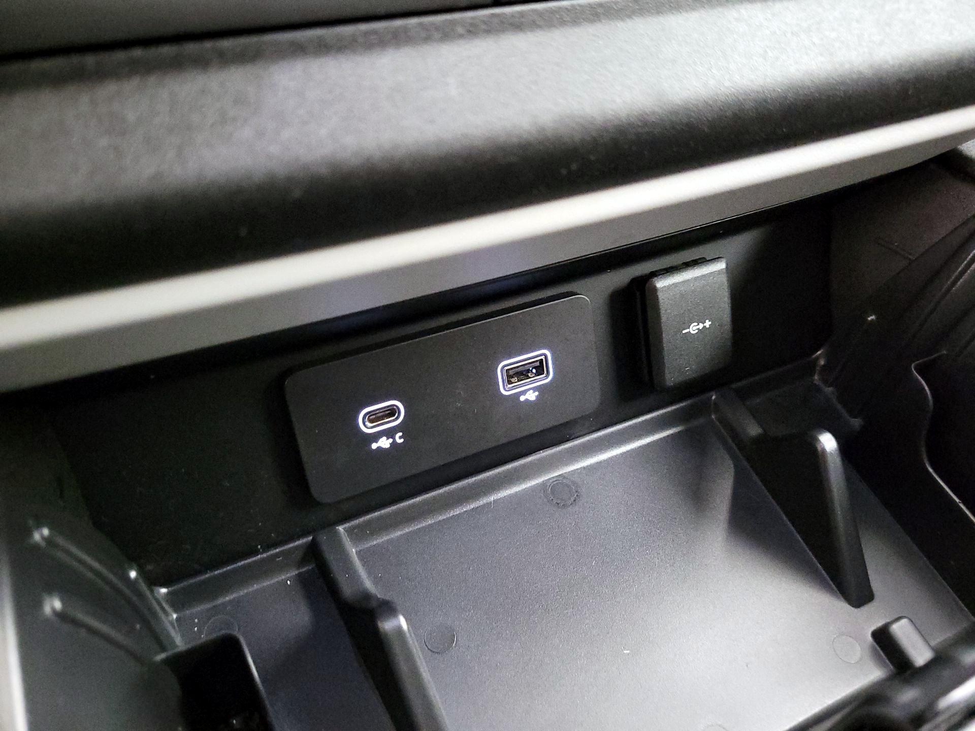 Thumbnail: 2023 Land Rover Defender - 18