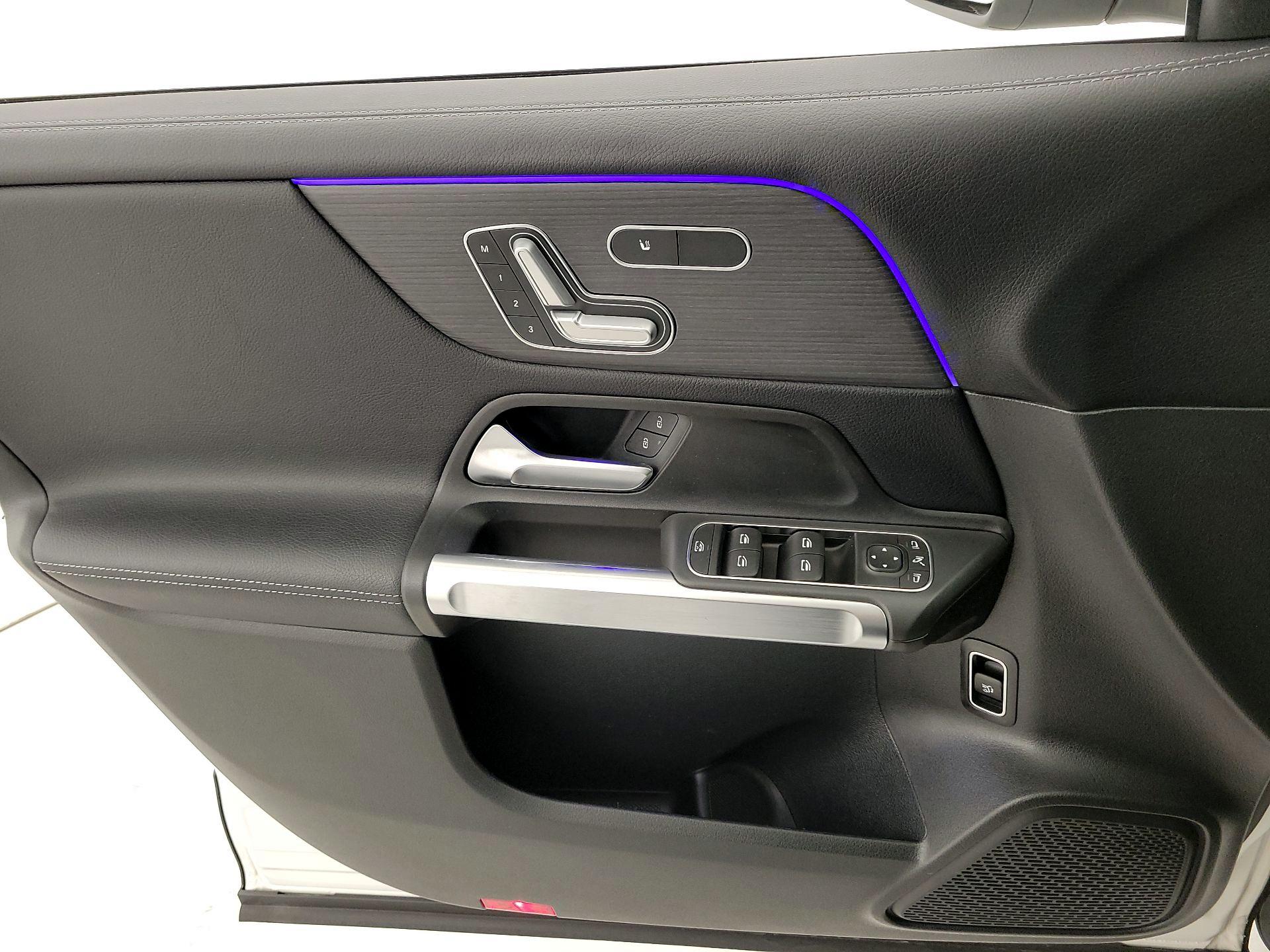 Thumbnail: 2023 Mercedes-Benz GLB - 12