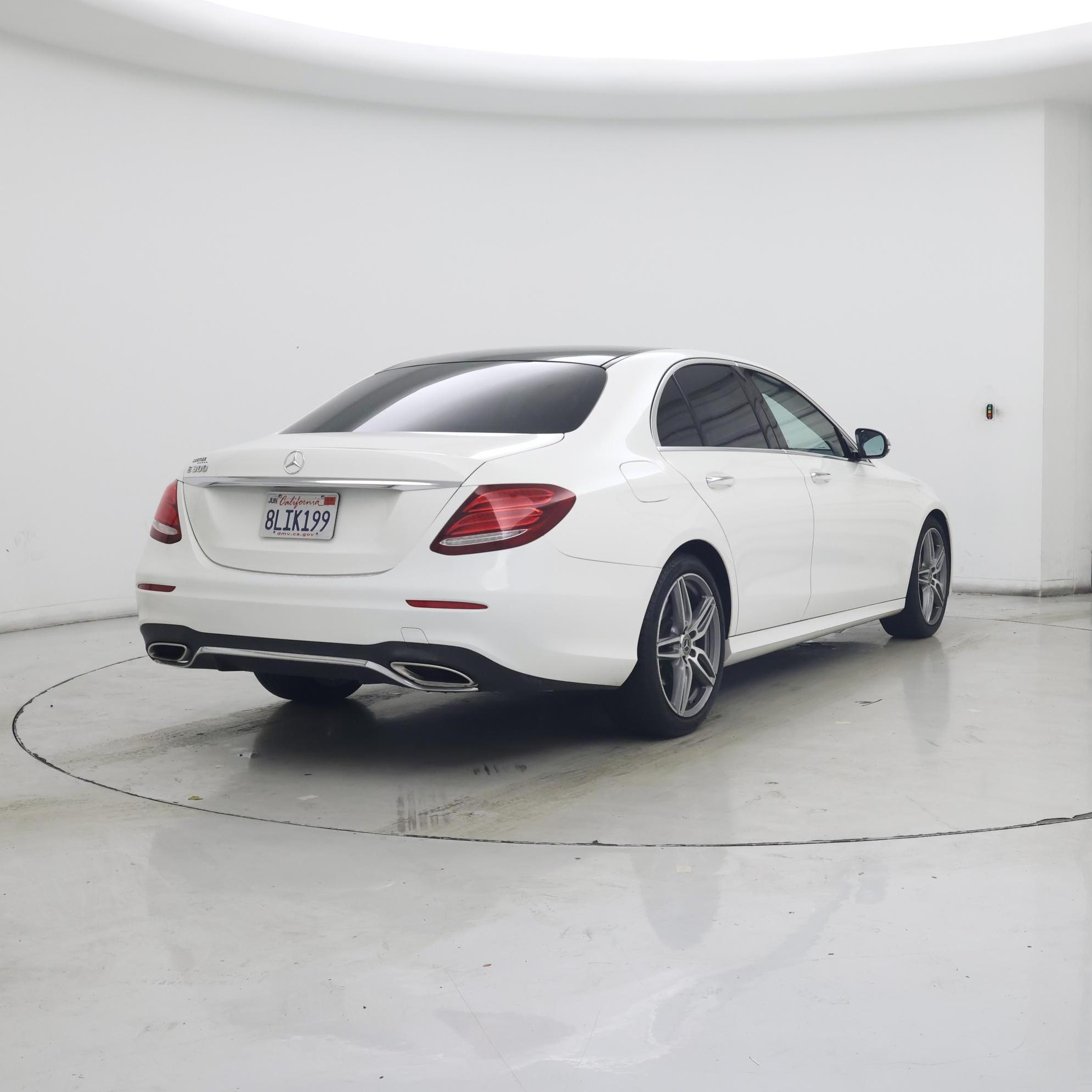 Thumbnail: 2019 Mercedes-Benz E-Class - 8