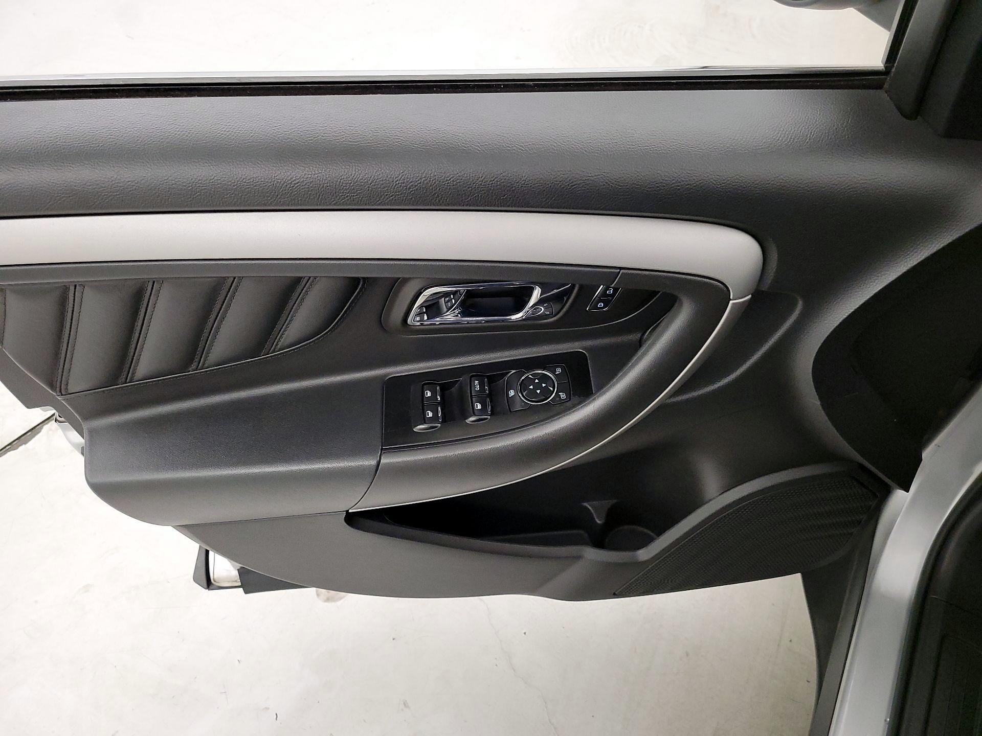 Thumbnail: 2016 Ford Taurus - 12