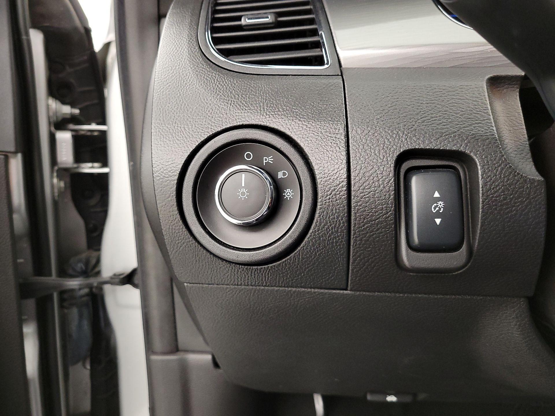 Thumbnail: 2016 Ford Taurus - 13