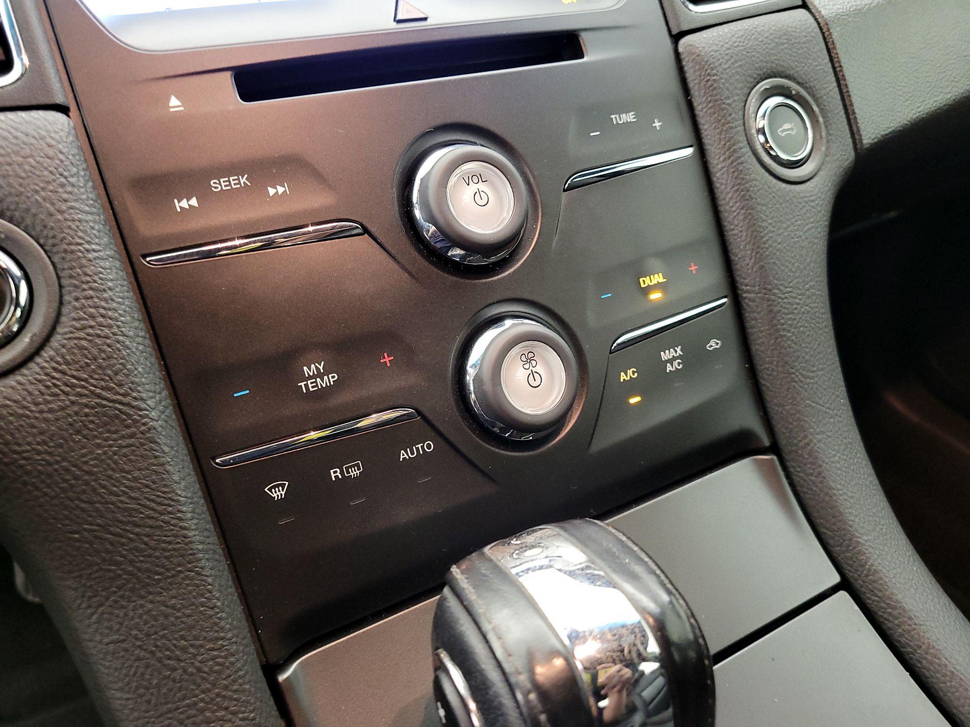 Thumbnail: 2016 Ford Taurus - 16