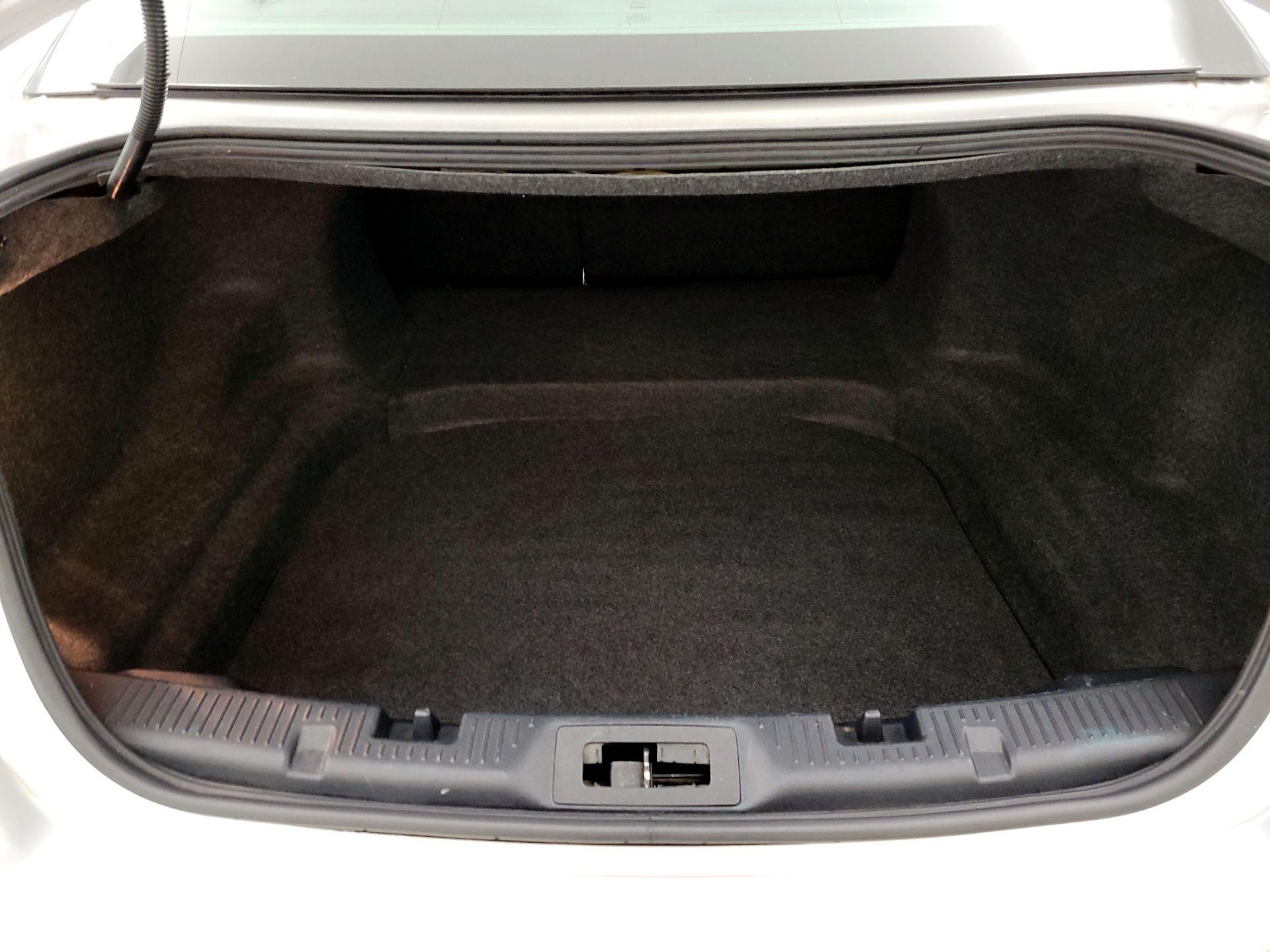 Thumbnail: 2016 Ford Taurus - 20