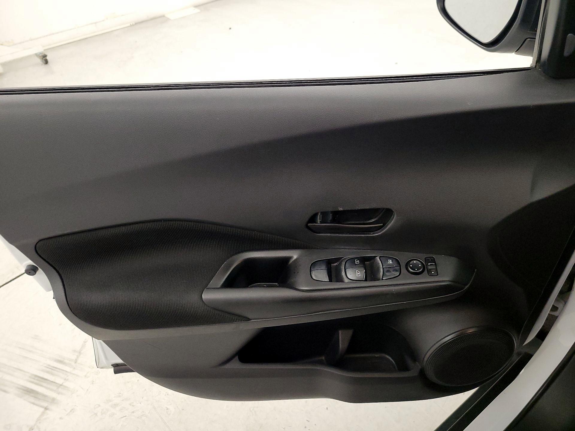 Thumbnail: 2021 Nissan Kicks - 12