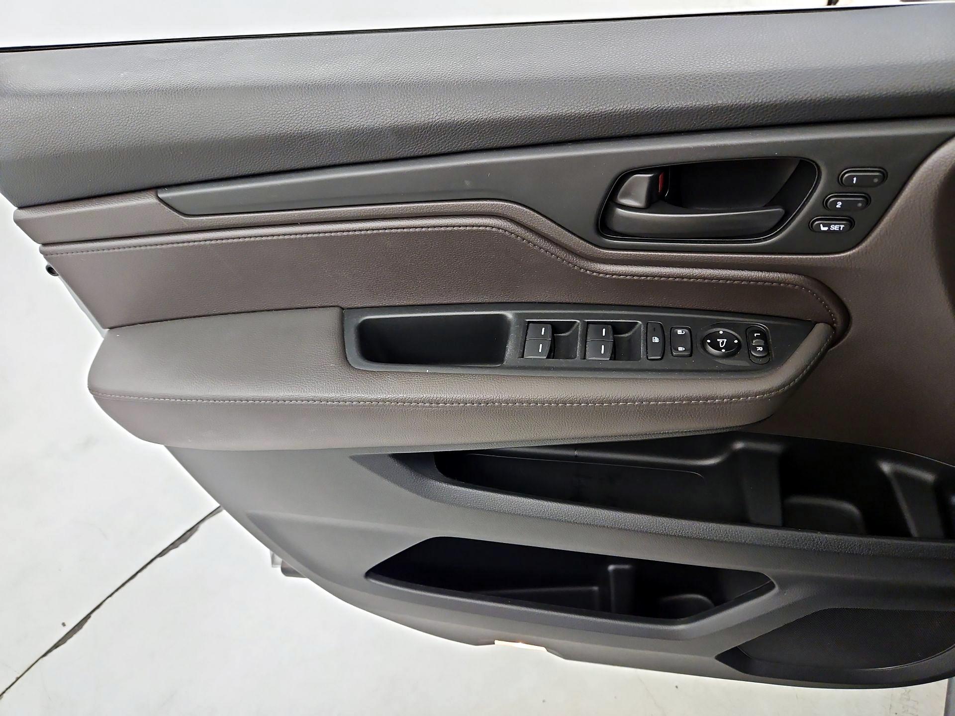 Thumbnail: 2018 Honda Odyssey - 12