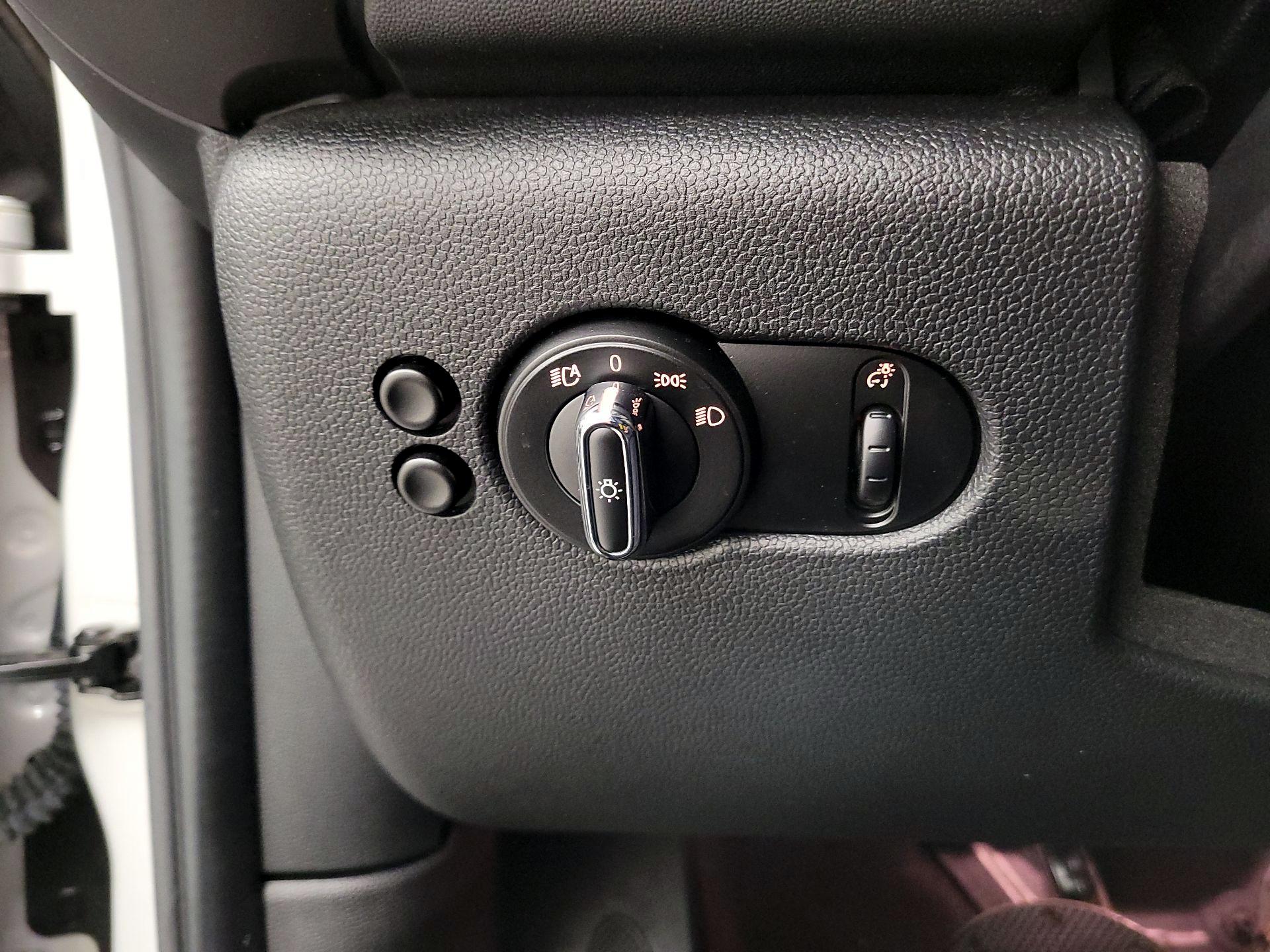 Thumbnail: 2019 MINI Cooper Hardtop - 13