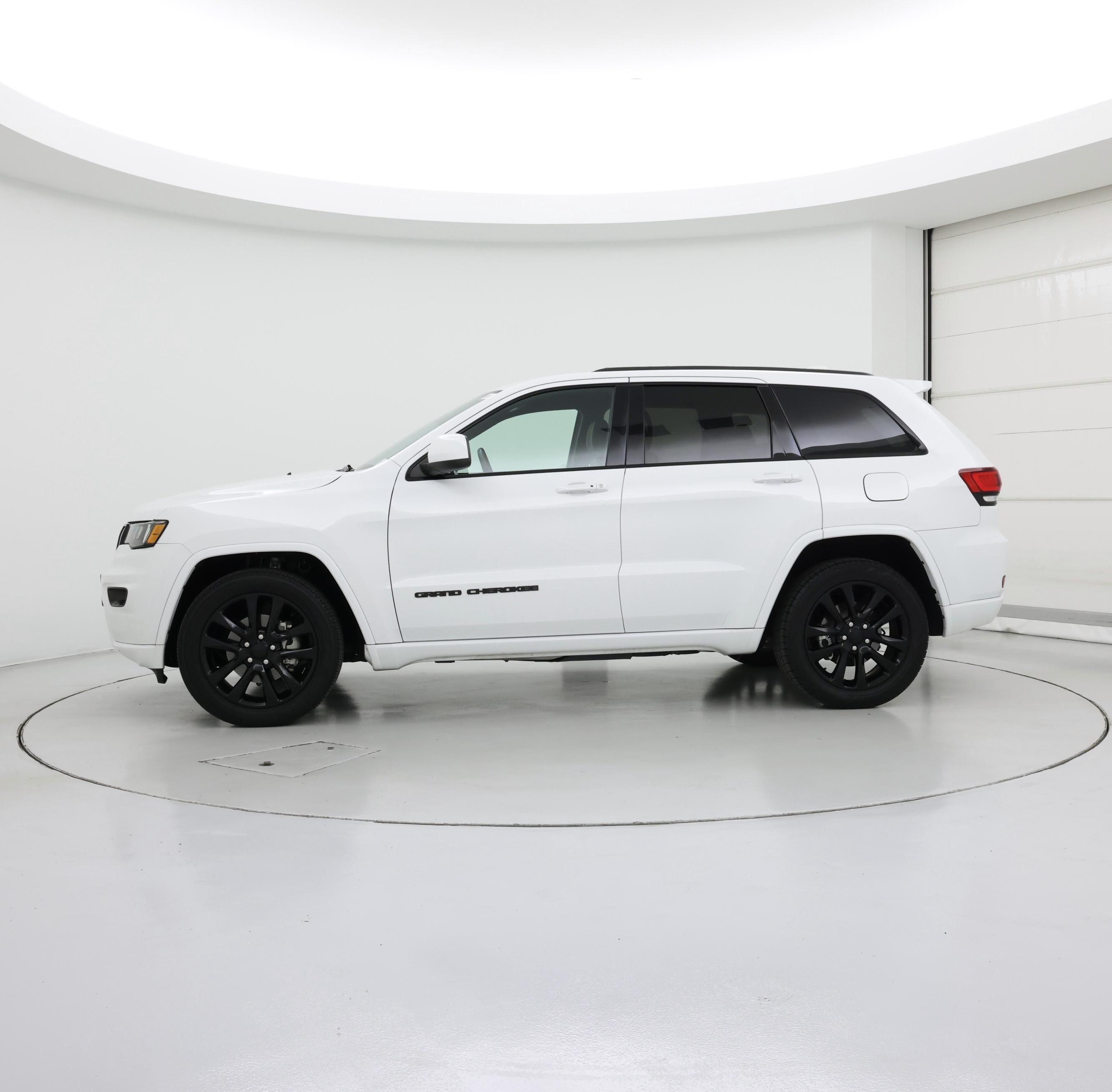 Thumbnail: 2020 Jeep Grand Cherokee - 3