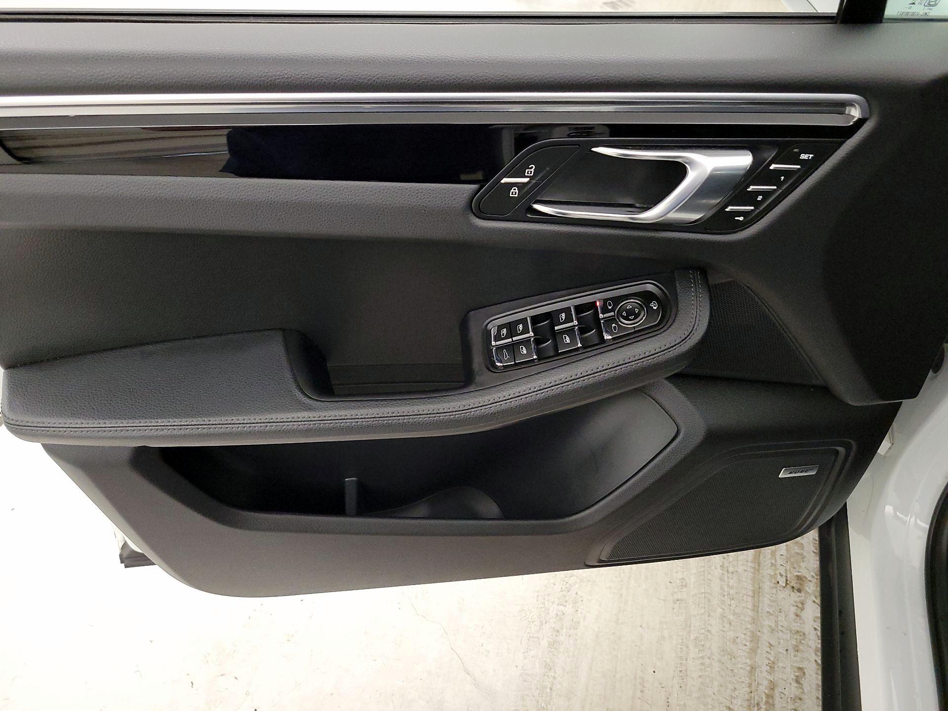 Thumbnail: 2024 Porsche Macan - 12