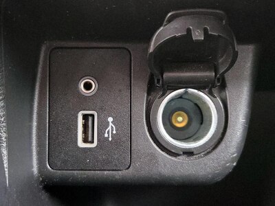 USB/AUX Ports