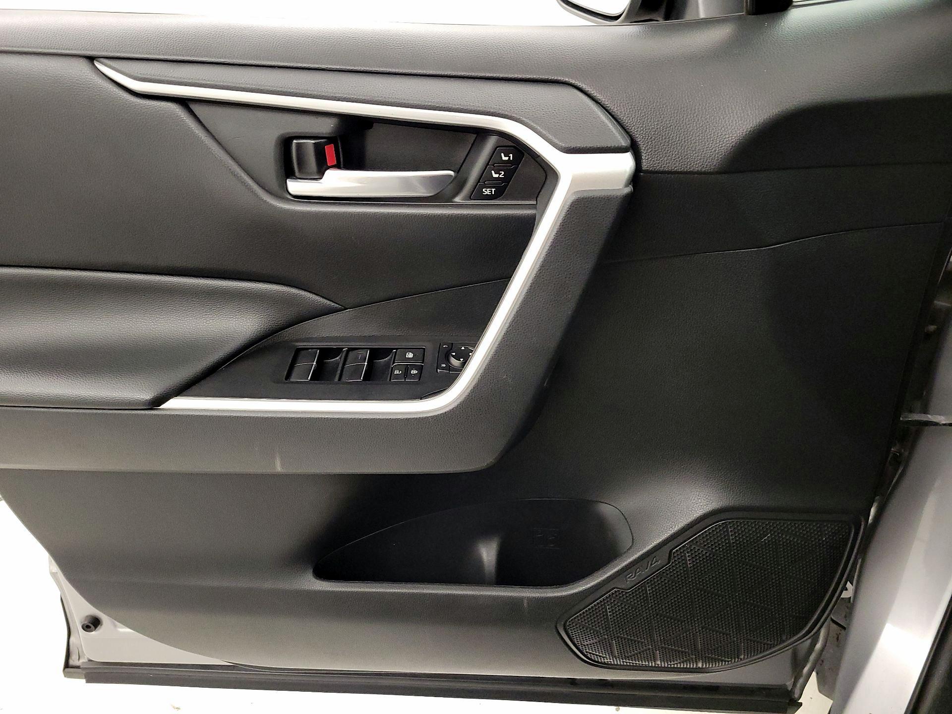 Thumbnail: 2021 Toyota RAV4 - 12