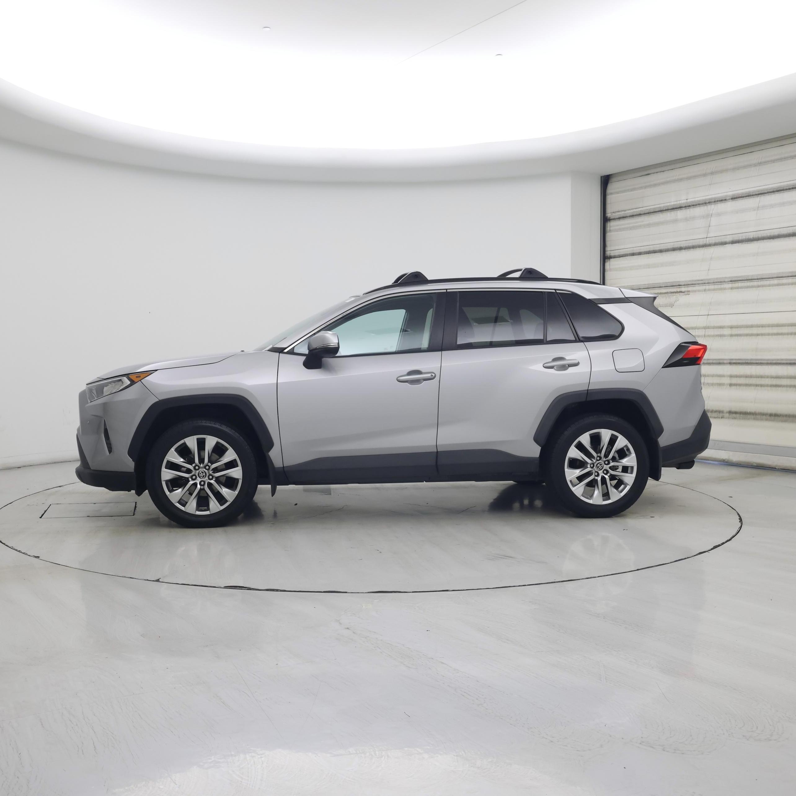 Thumbnail: 2021 Toyota RAV4 - 3