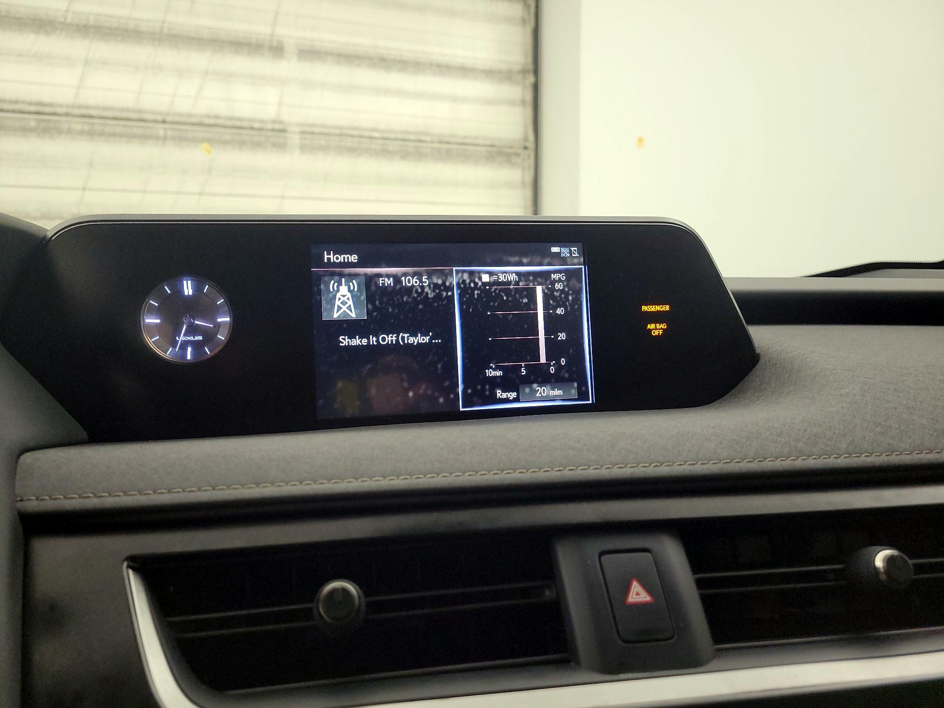 Thumbnail: 2020 Lexus UX - 15