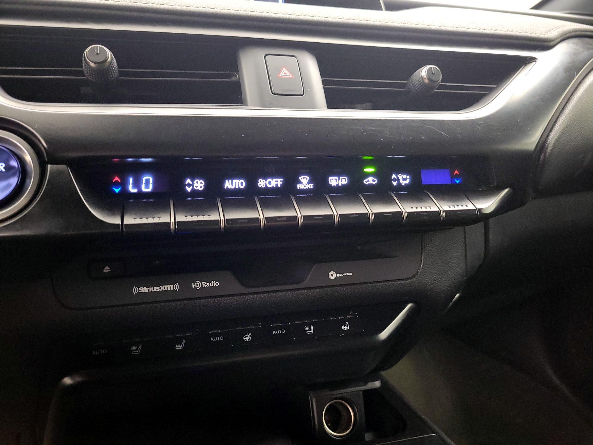 Thumbnail: 2020 Lexus UX - 16