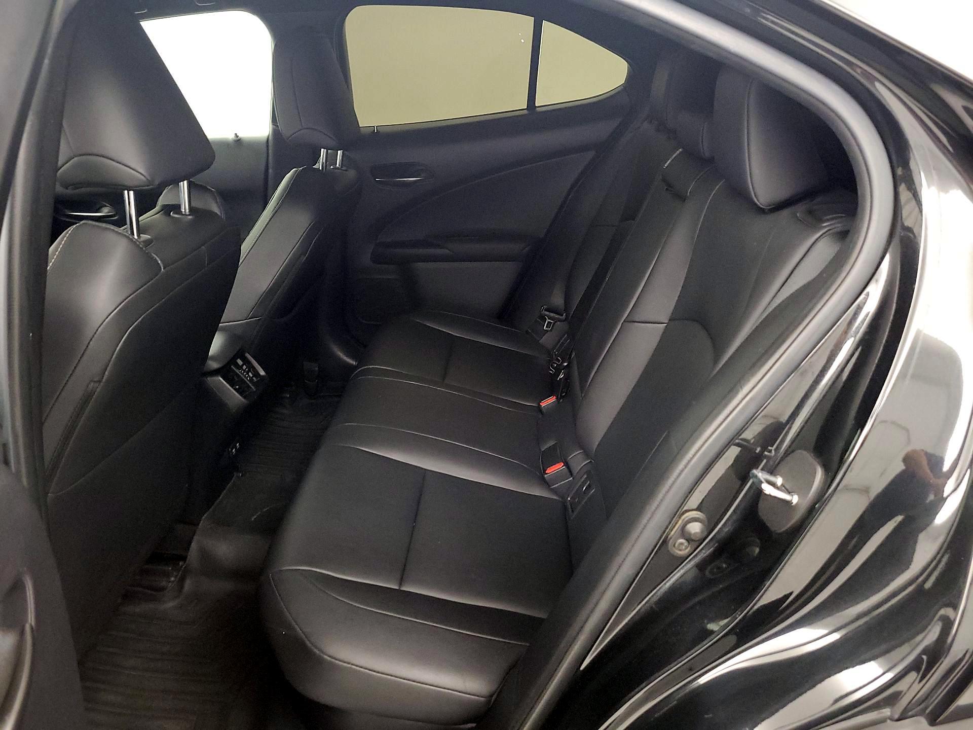 Thumbnail: 2020 Lexus UX - 19