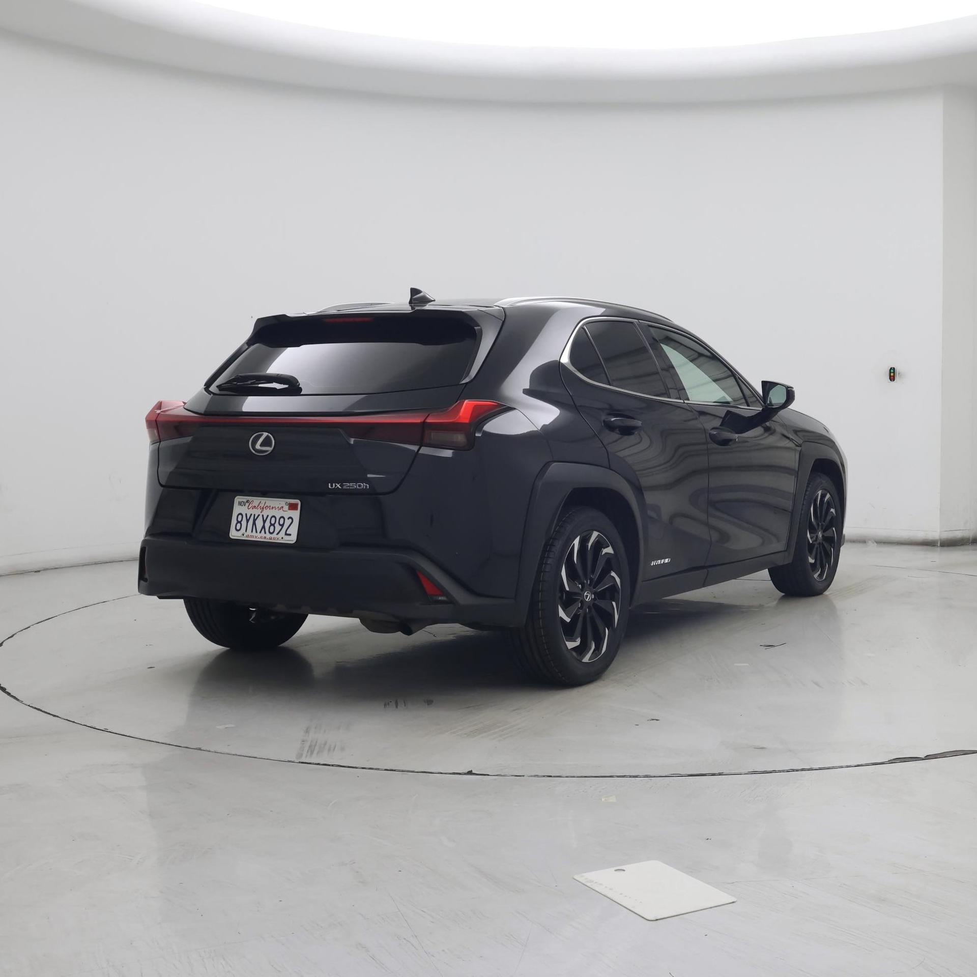 Thumbnail: 2020 Lexus UX - 8