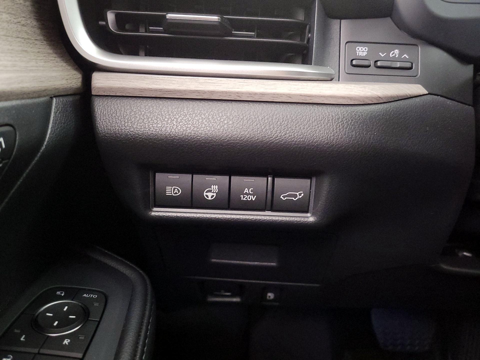 Thumbnail: 2026 Toyota Highlander - 13