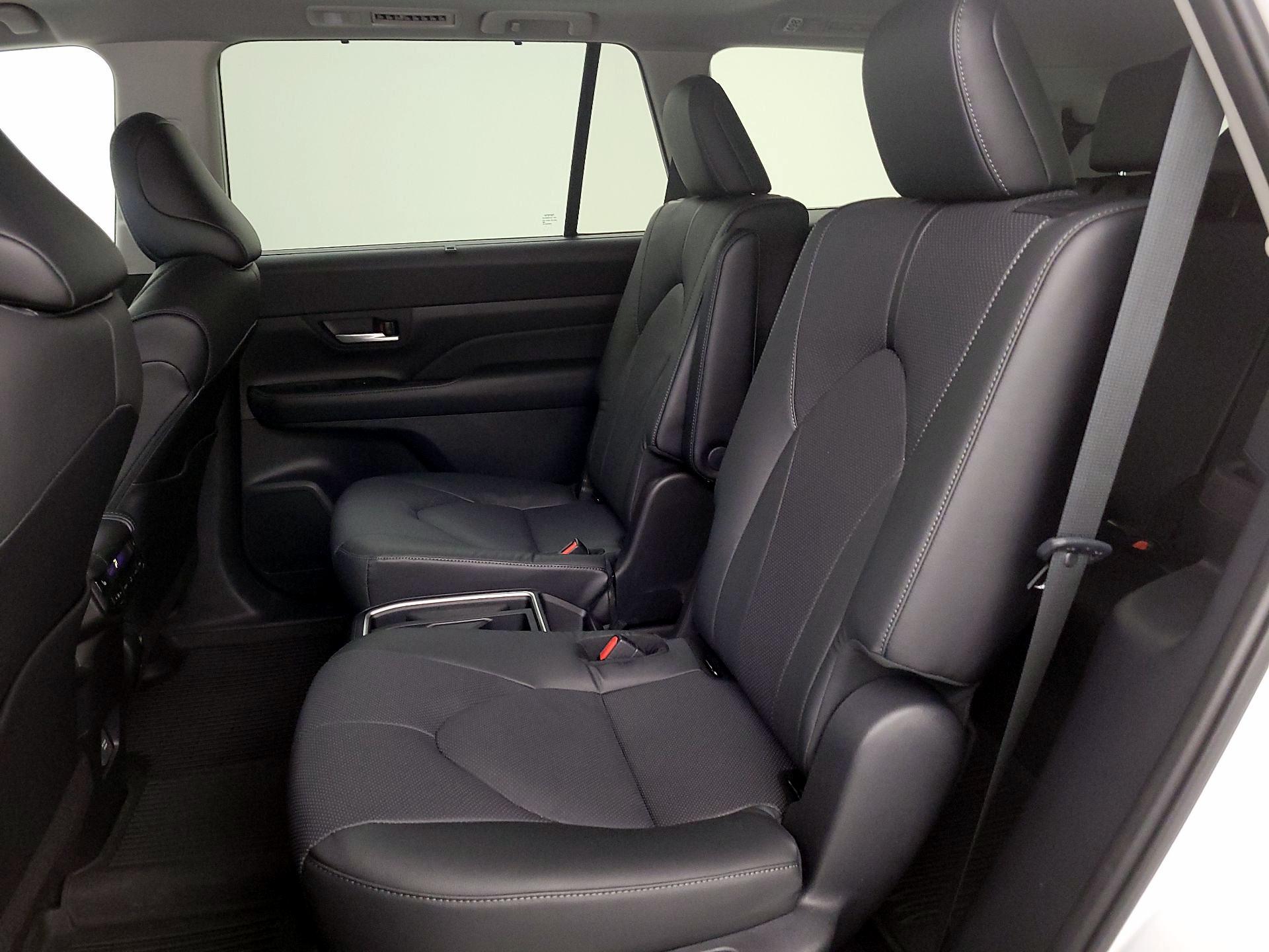 Thumbnail: 2026 Toyota Highlander - 19