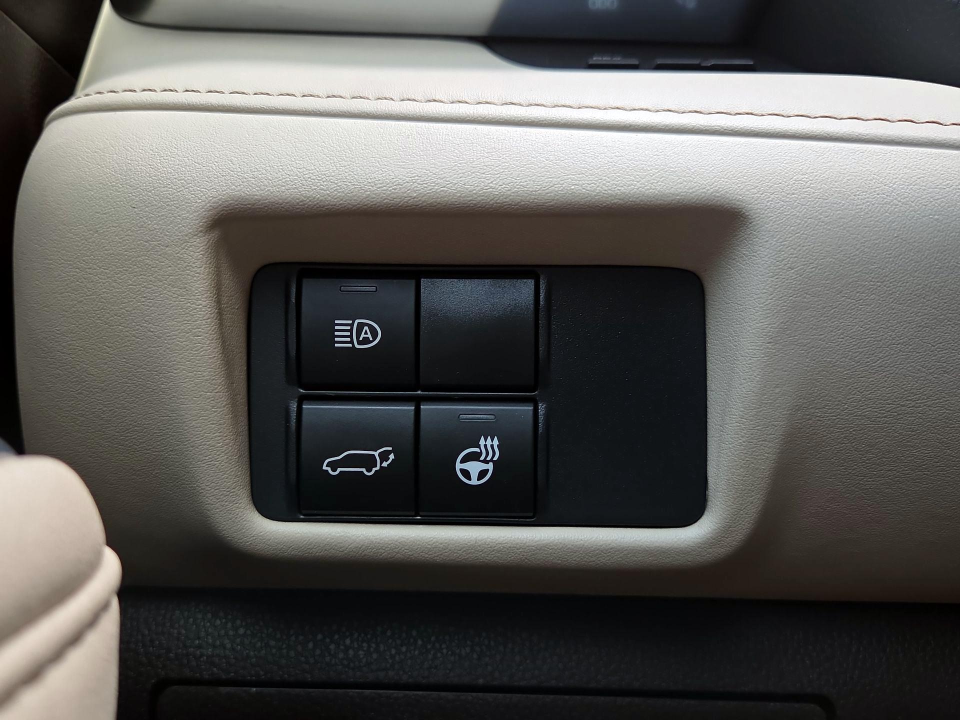 Thumbnail: 2021 Toyota Highlander - 11