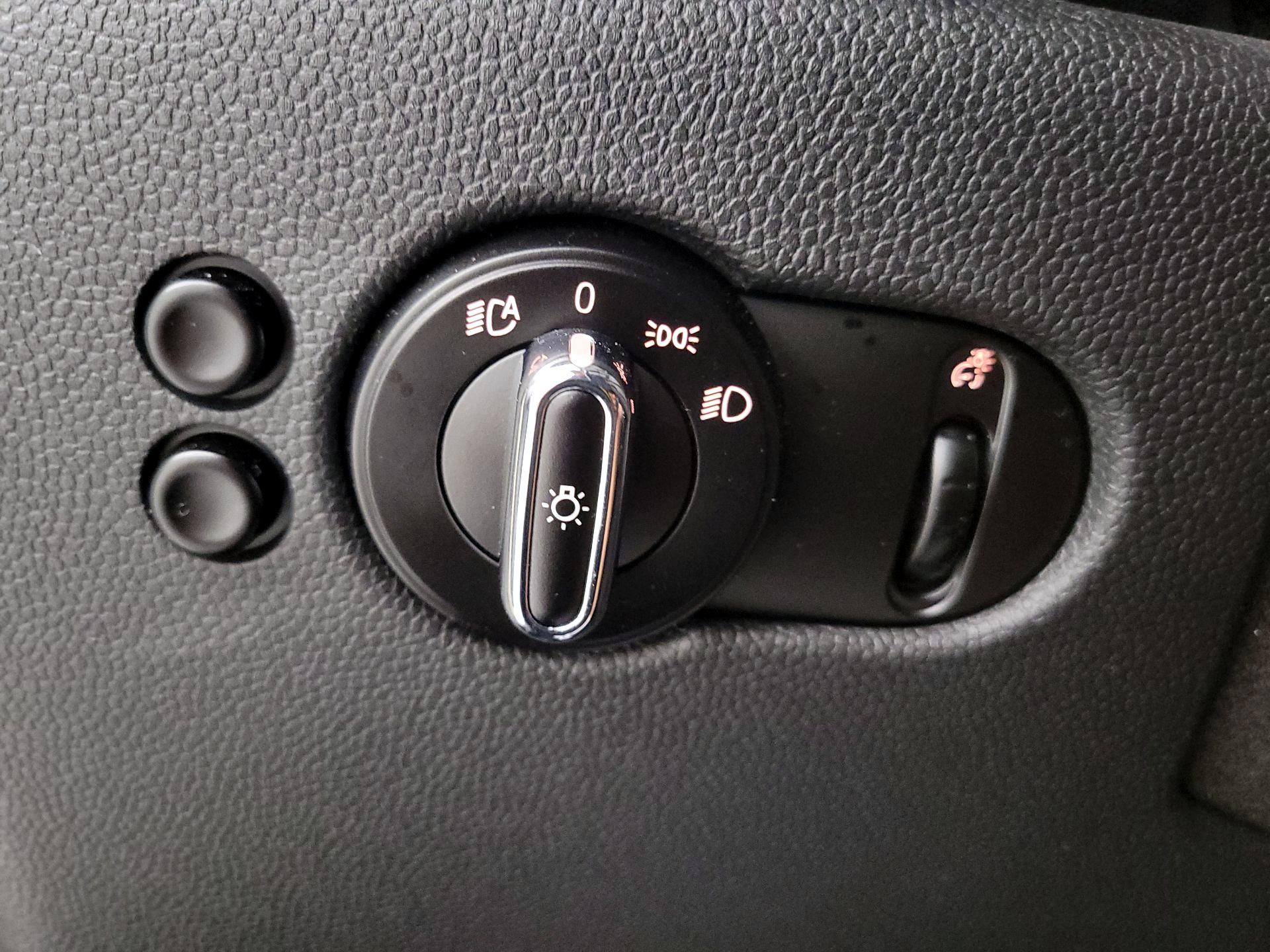 Thumbnail: 2015 MINI Cooper Hardtop - 13