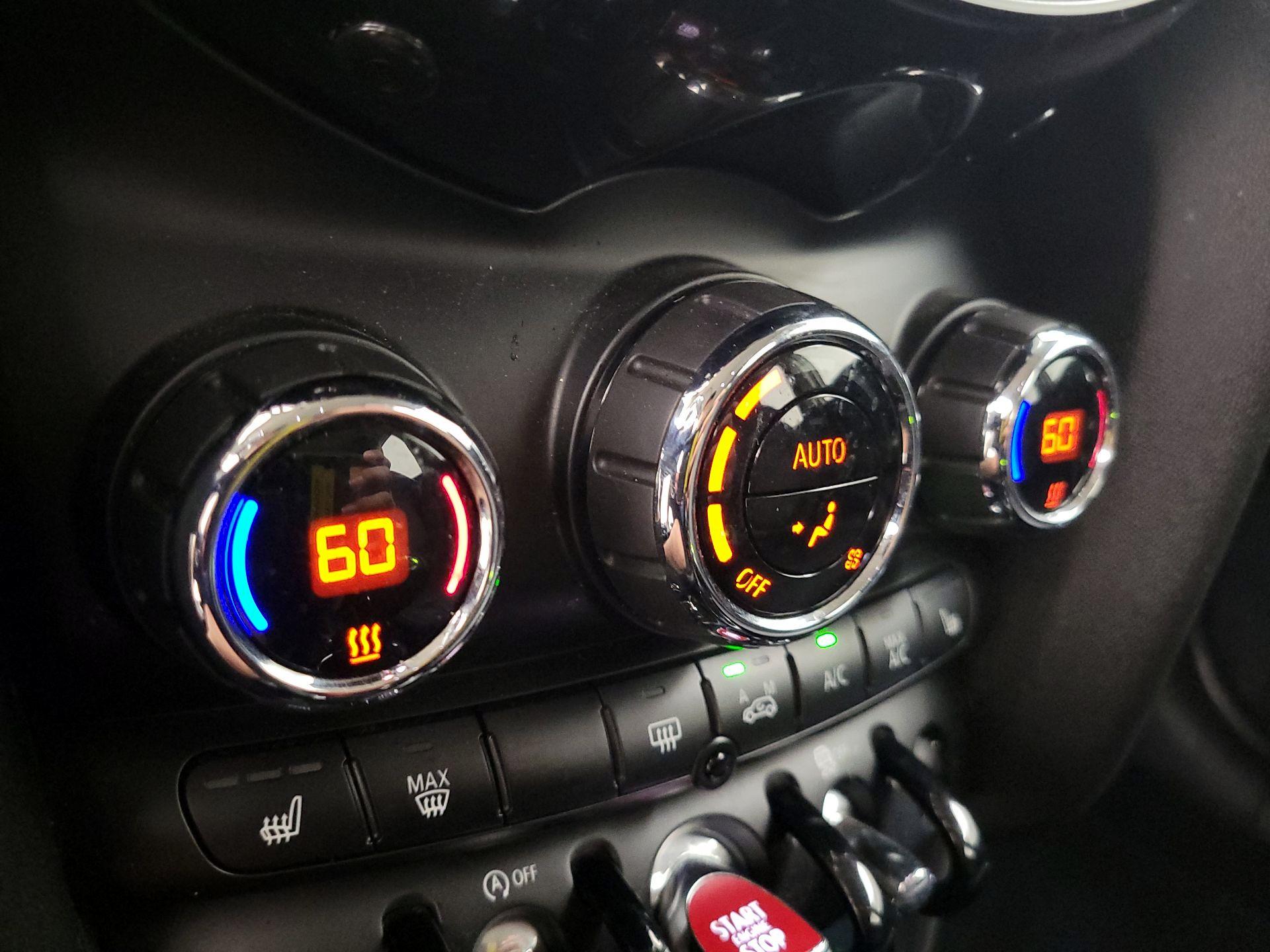 Thumbnail: 2015 MINI Cooper Hardtop - 15