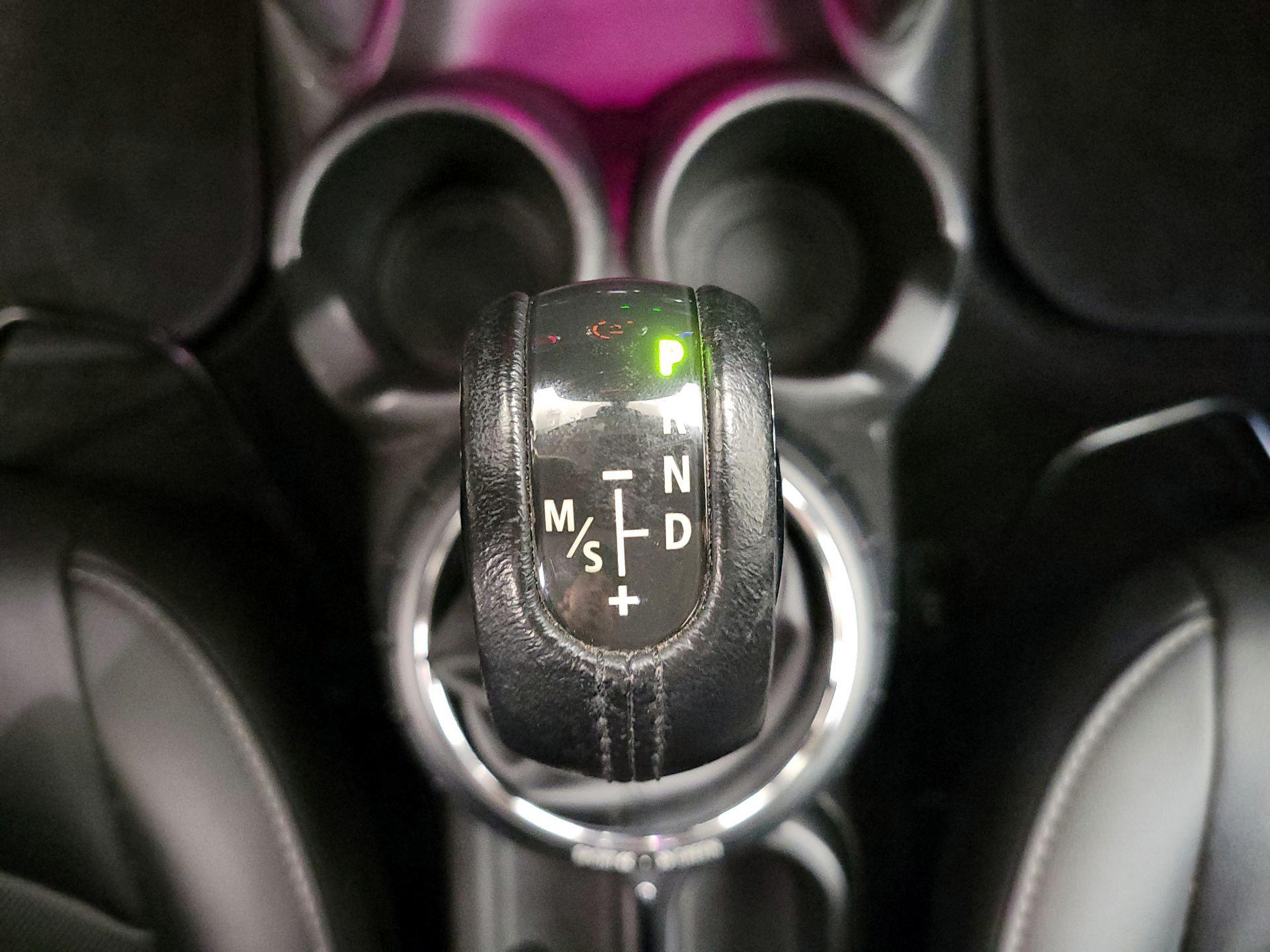 Thumbnail: 2015 MINI Cooper Hardtop - 16