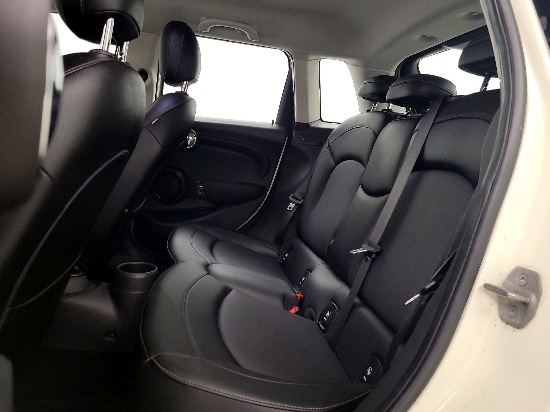 Thumbnail: 2015 MINI Cooper Hardtop - 17