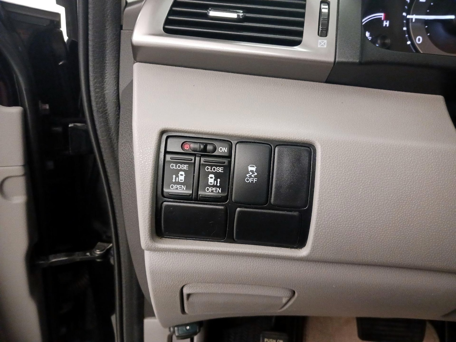 2016 Honda Odyssey SE - Photo 14