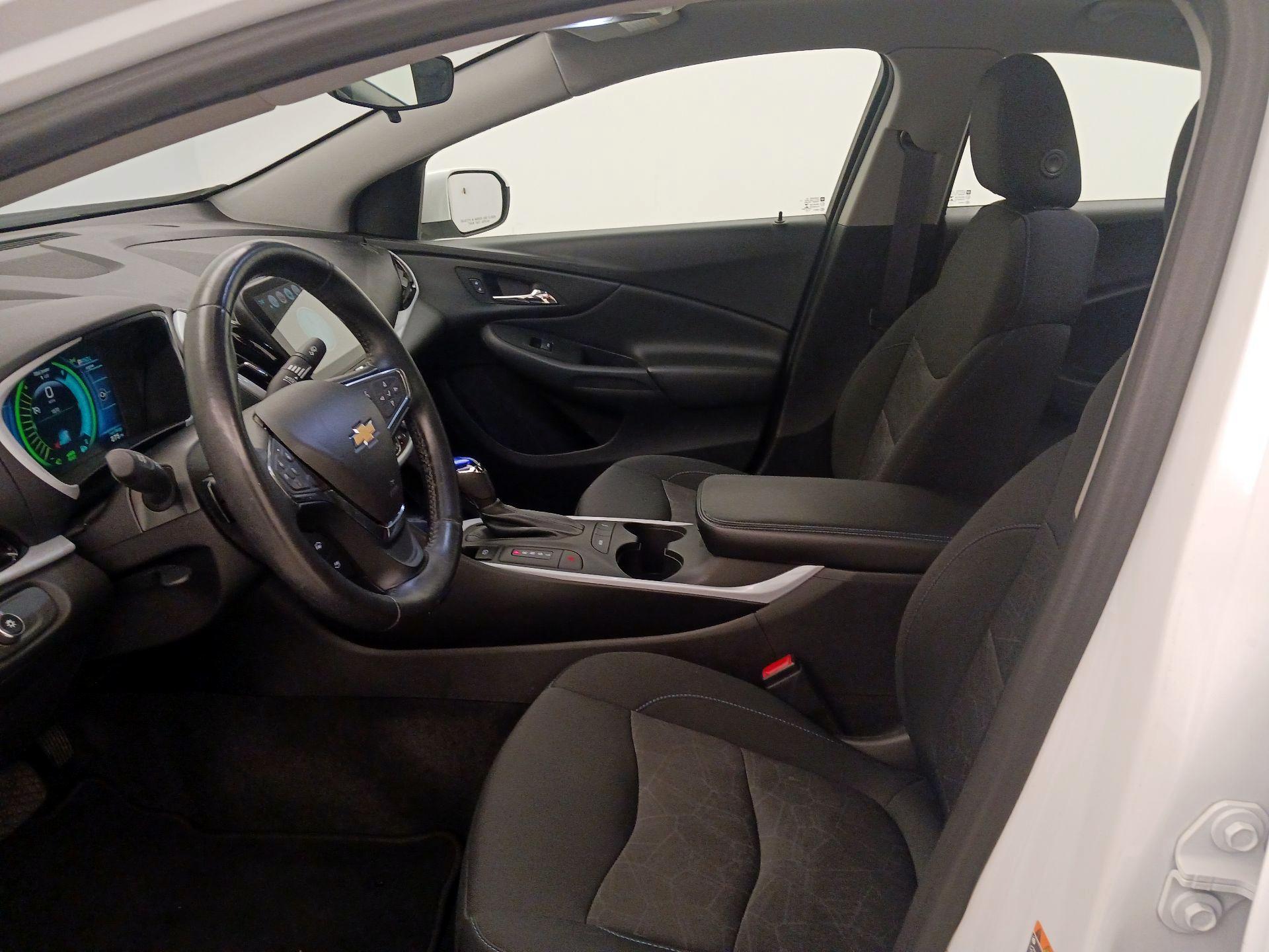 Thumbnail: 2017 Chevrolet Volt - 11